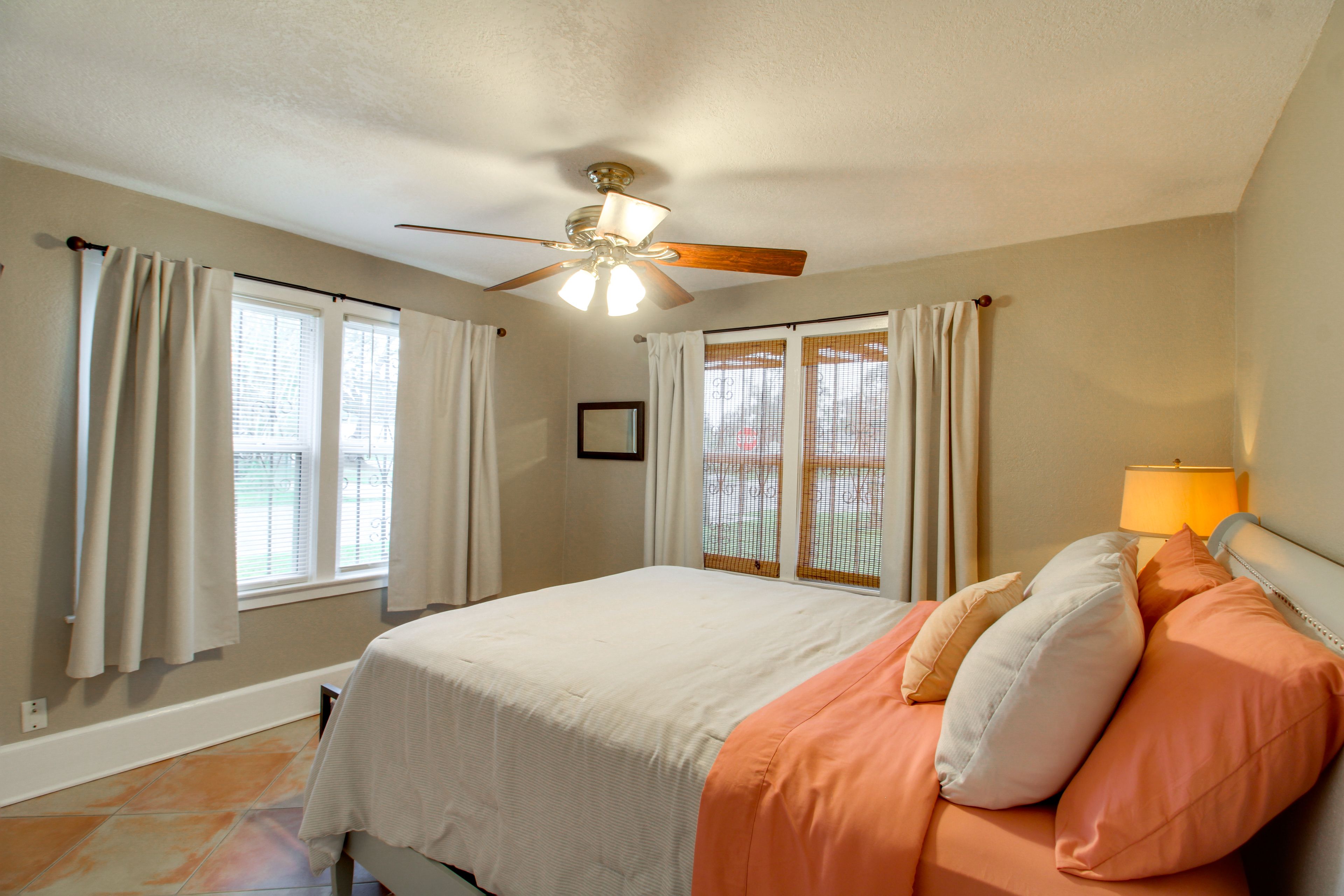 Bedroom 2 | Queen Bed