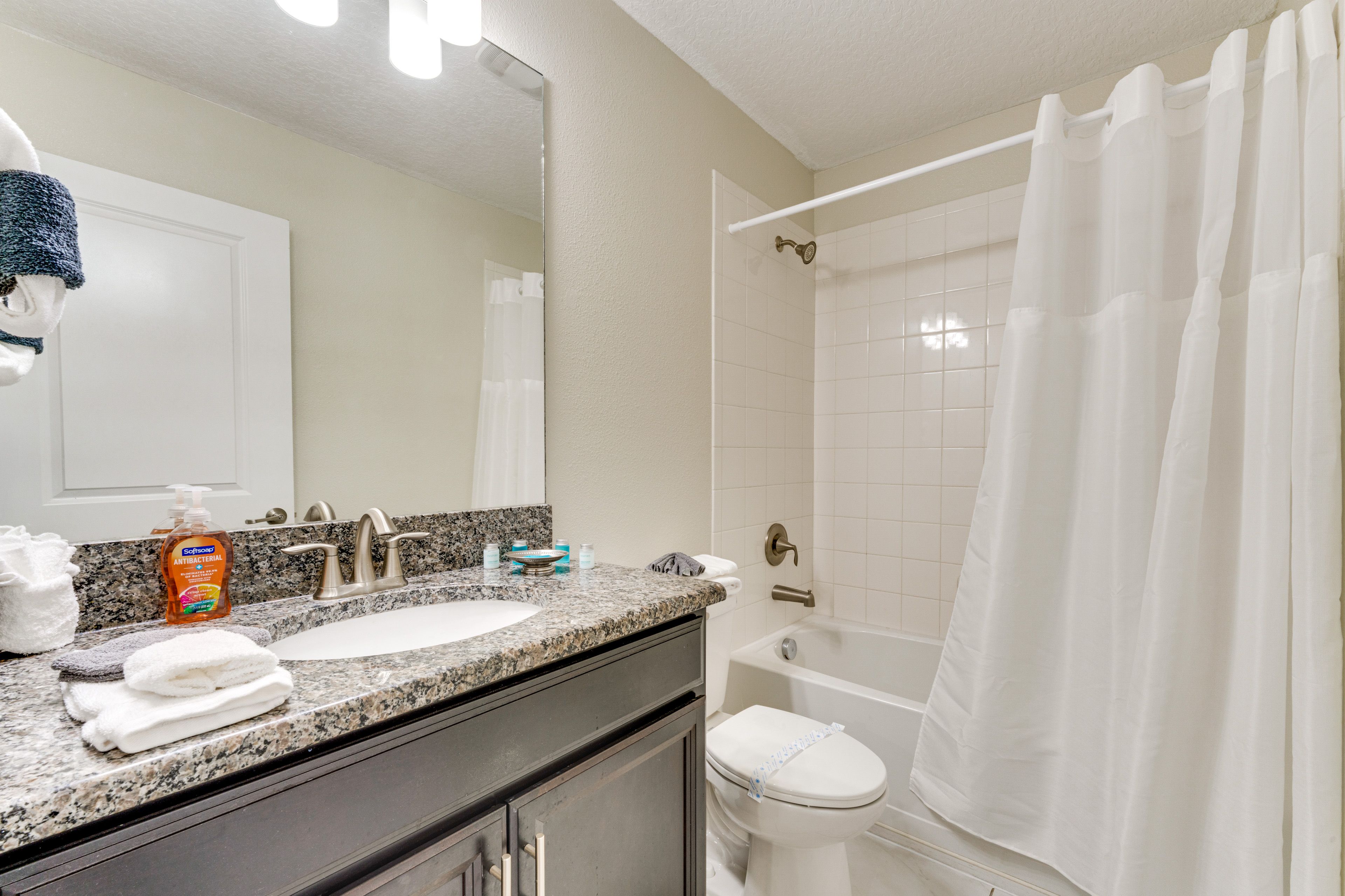 Full Bathroom | 2nd Floor