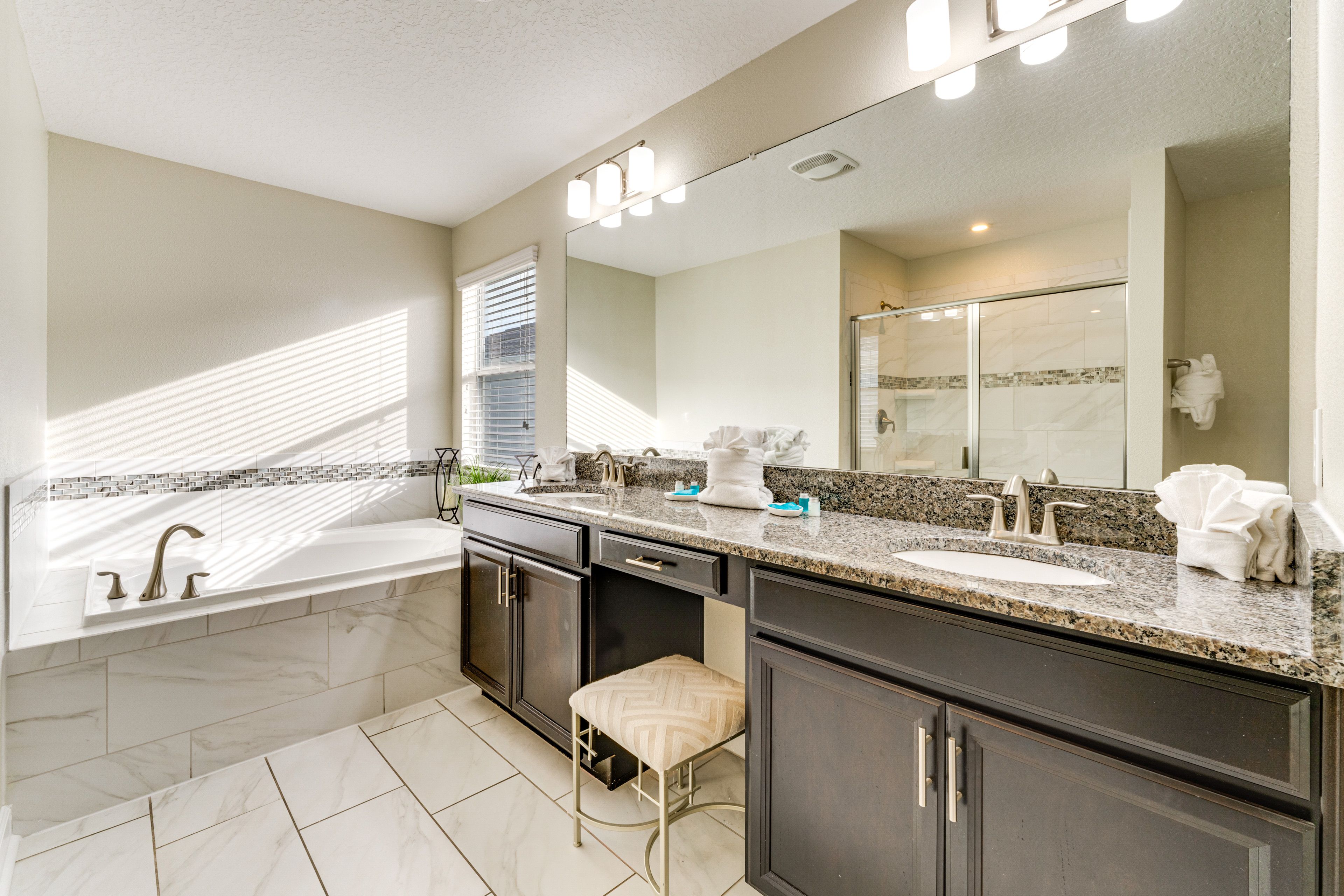Full Bathroom | 2nd Floor