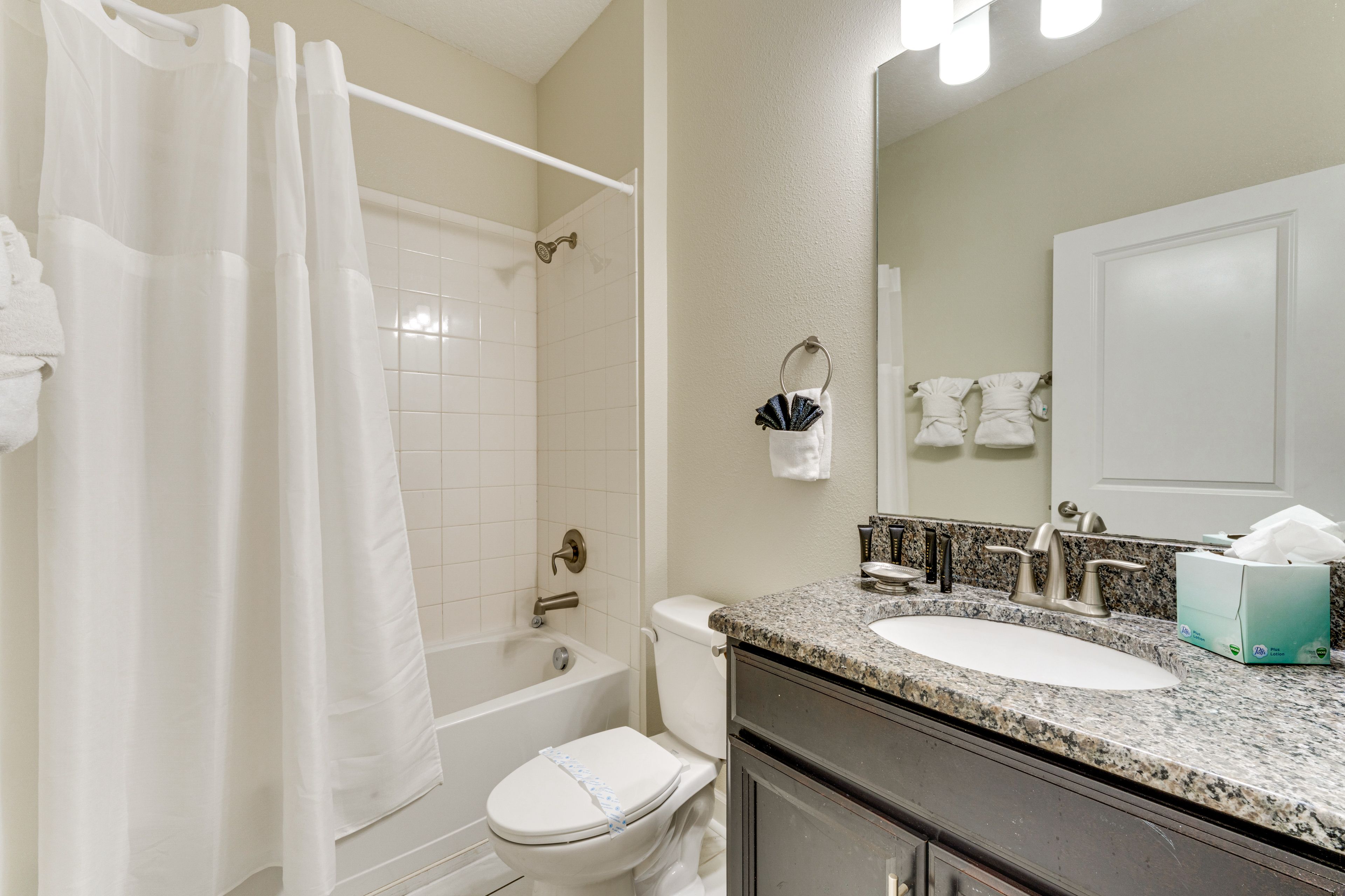 Full Bathroom | 1st Floor