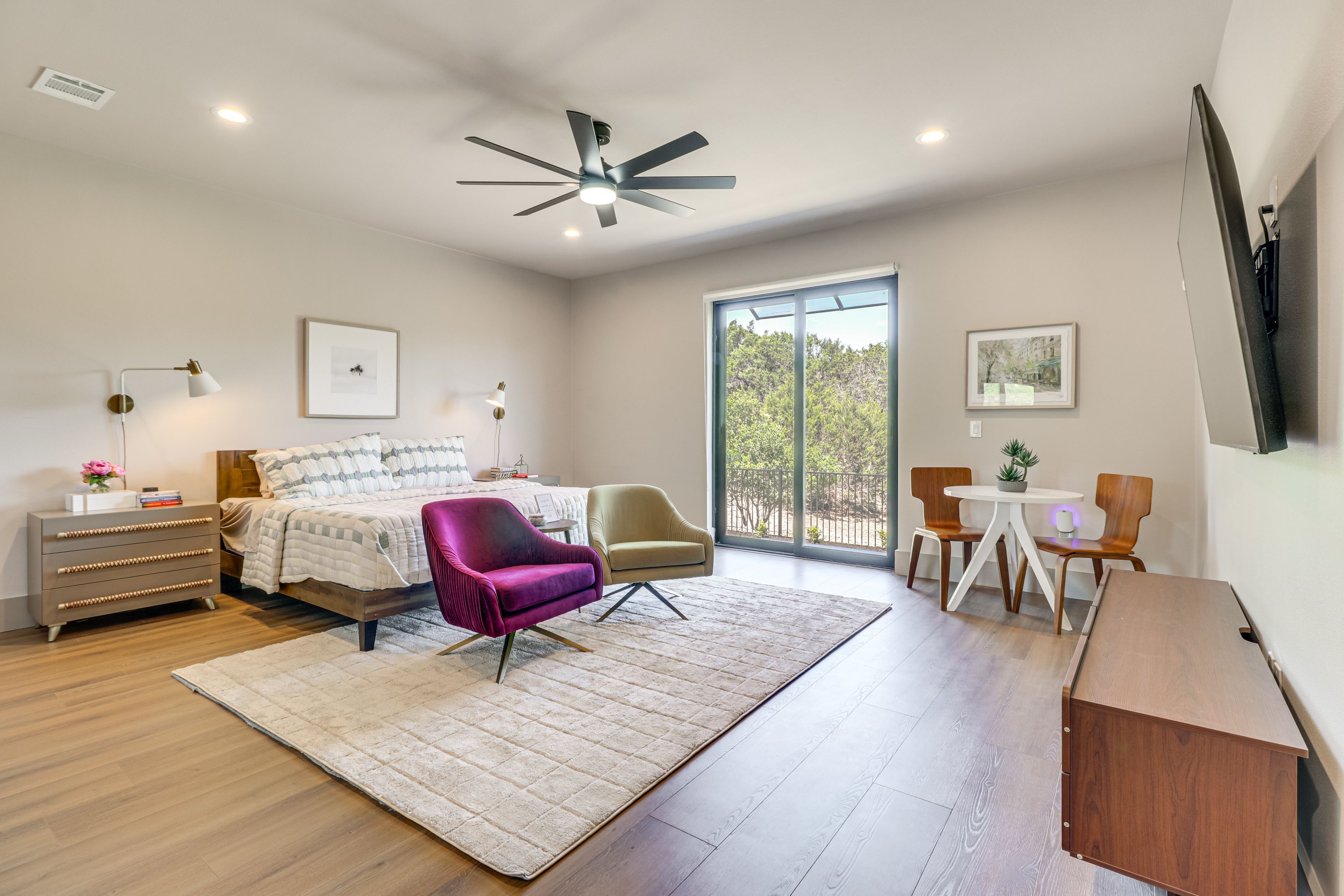 Bedroom 1 | 1st Floor | King Bed