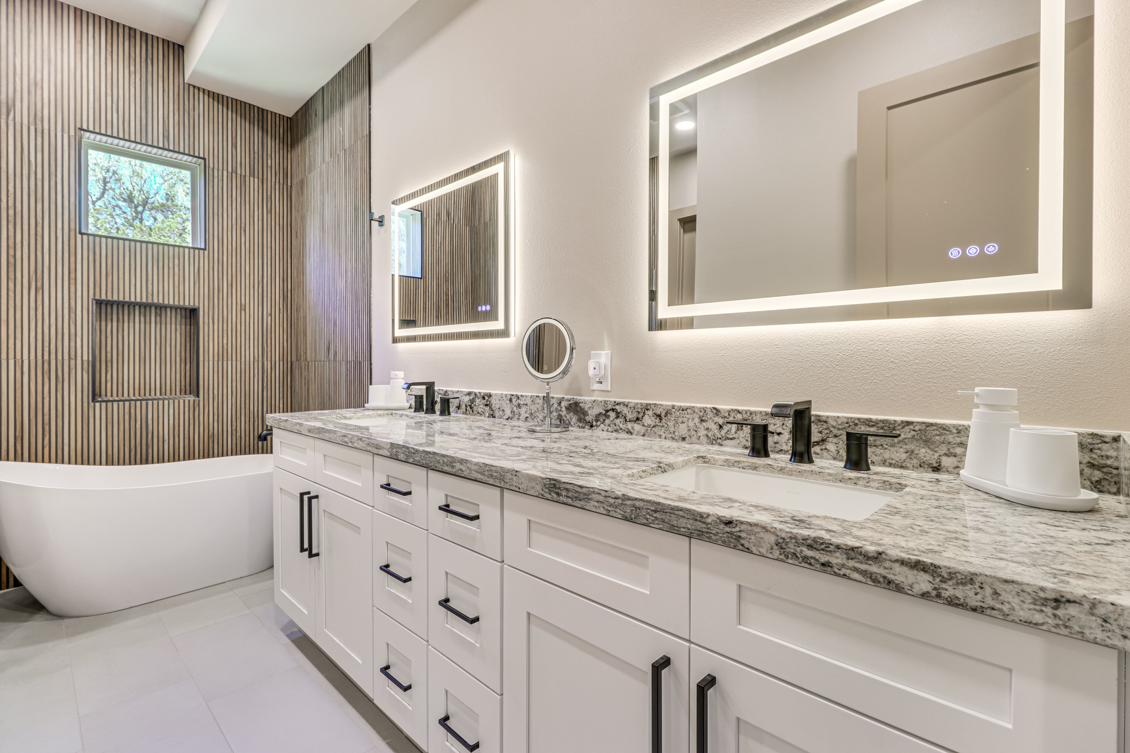 Full Bathroom | 1st Floor