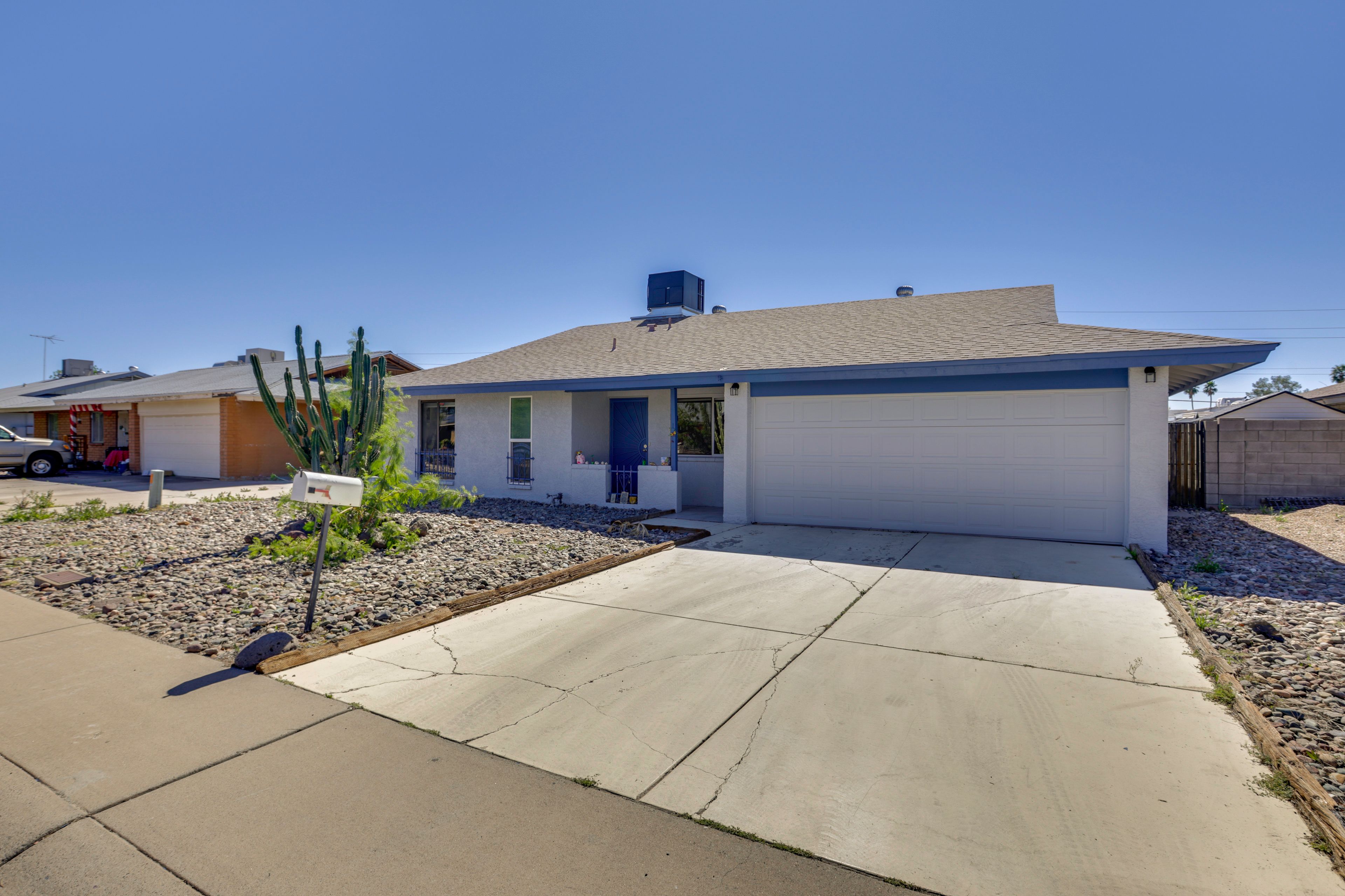 Driveway Parking | 2 Vehicles