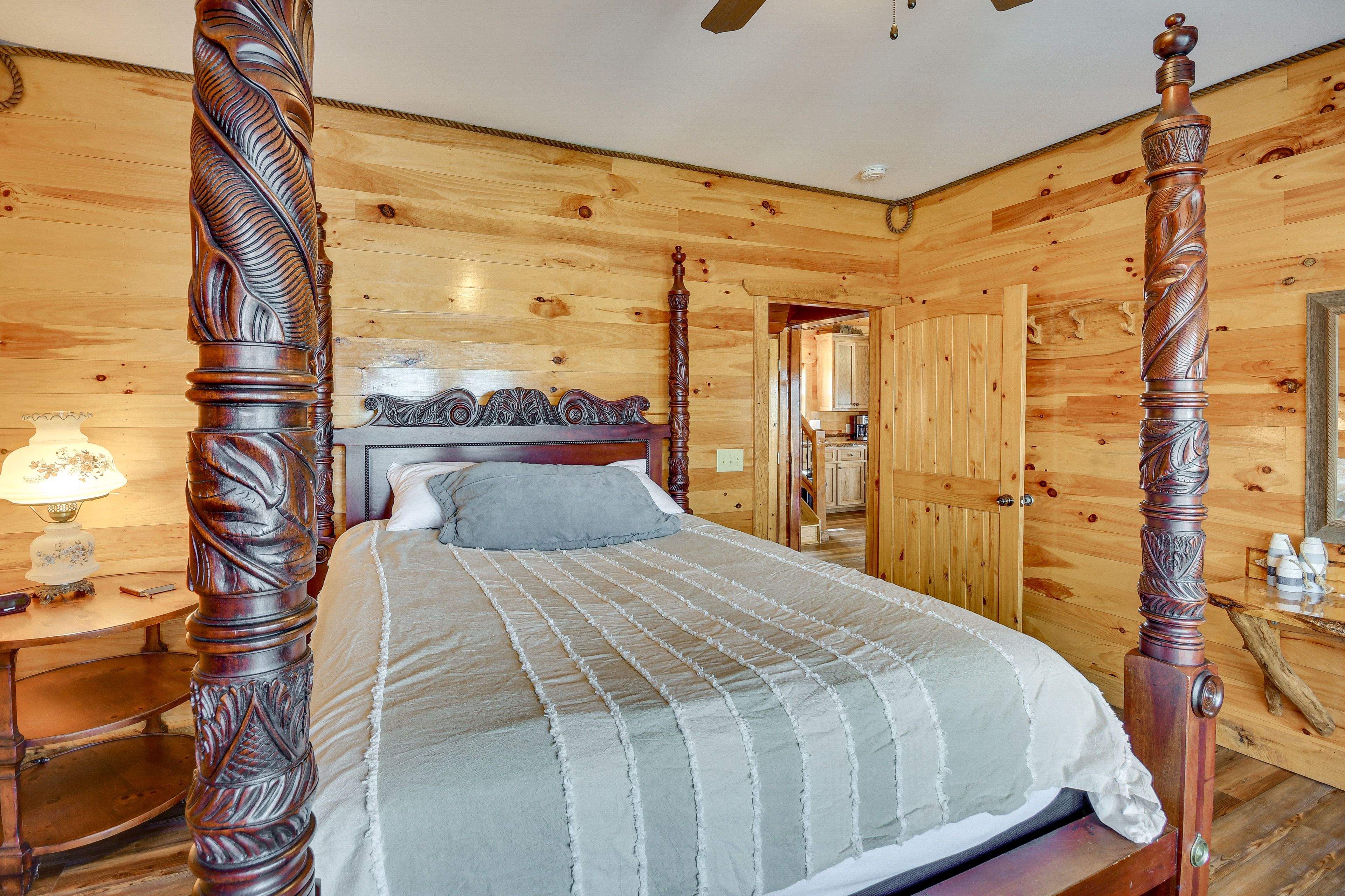 Bedroom 1 | Queen Bed | 1st Floor