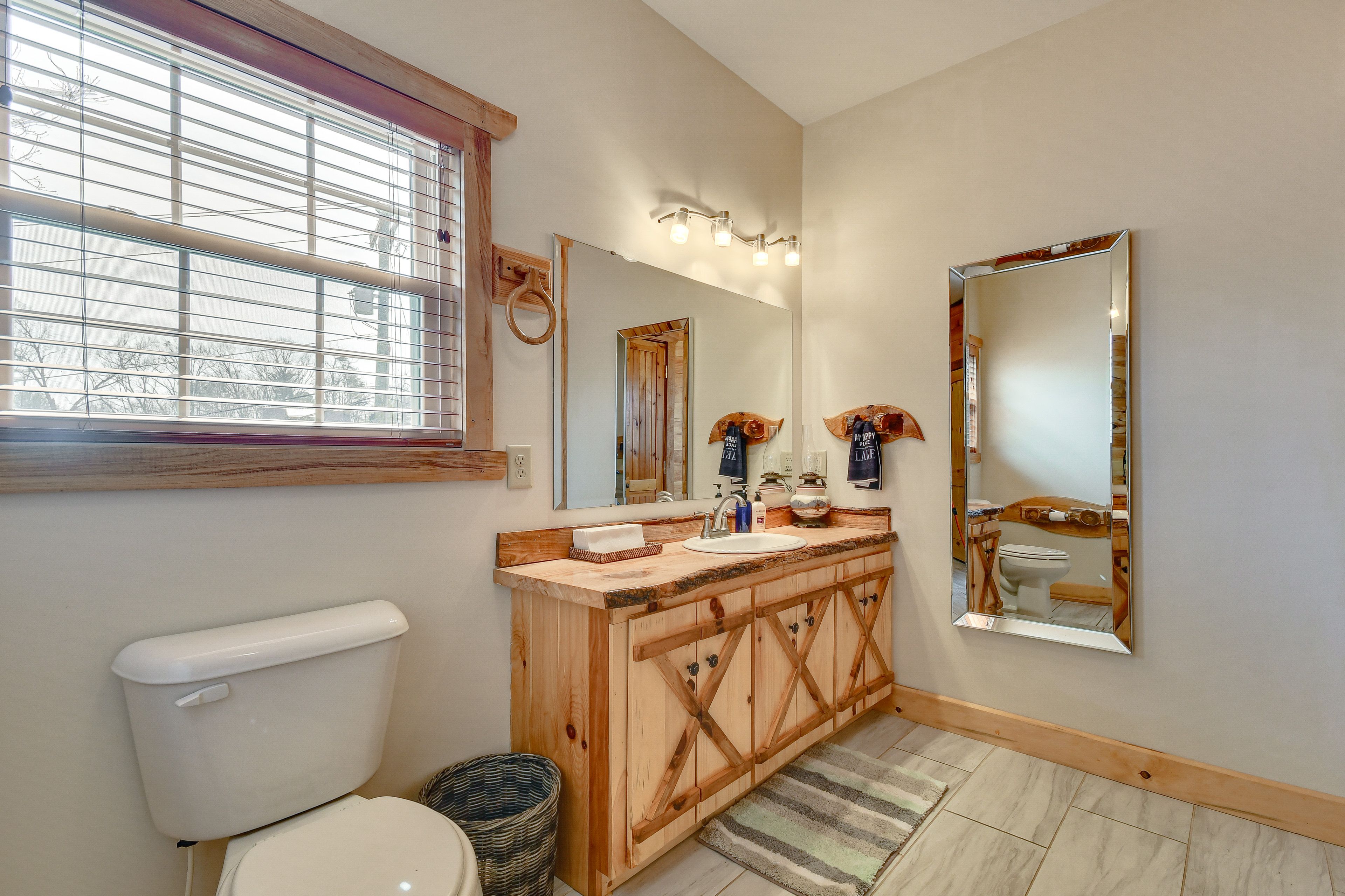 Bathroom | 1st Floor