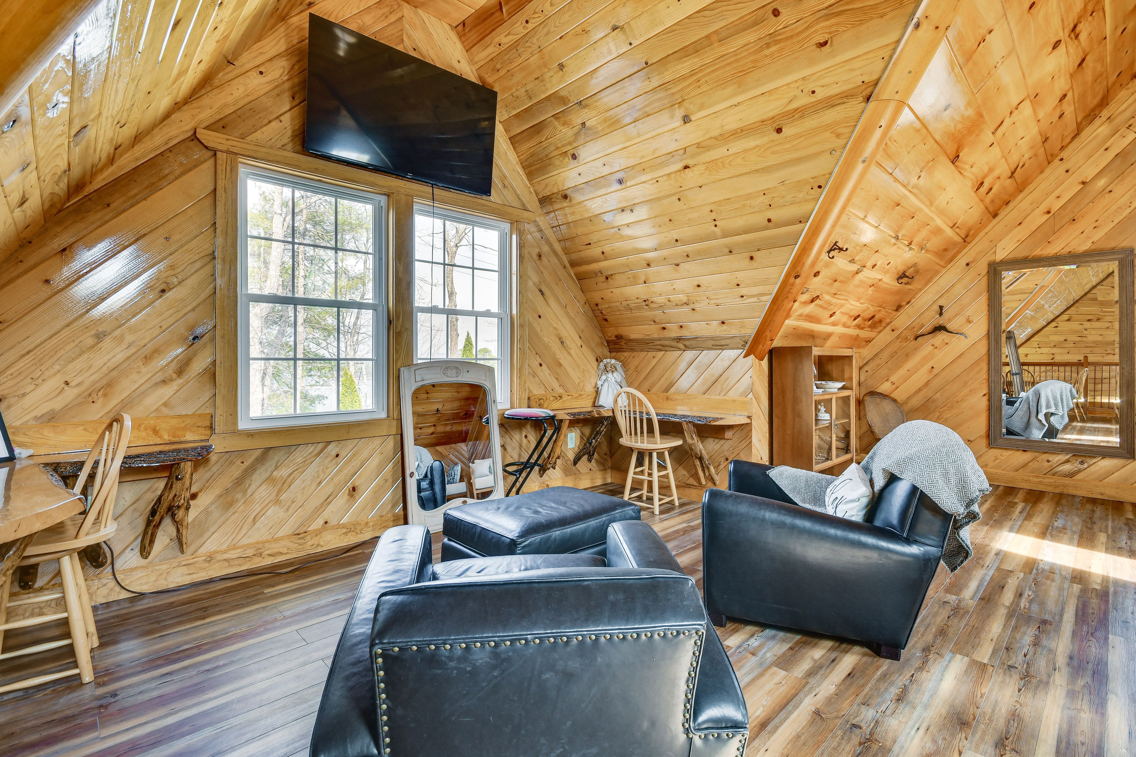 Loft Living Area | 2nd Floor