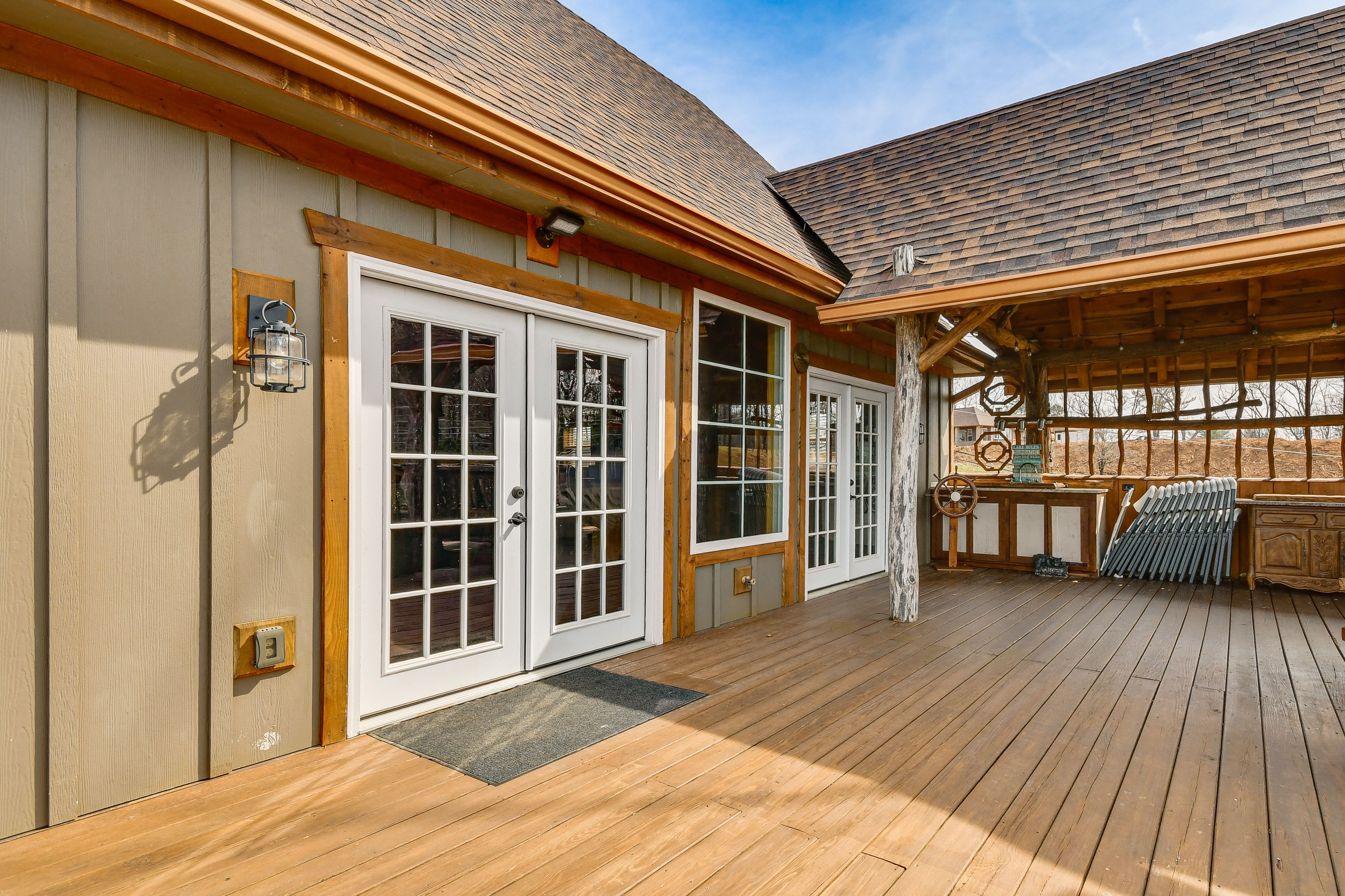 Private Deck | Outdoor Seating