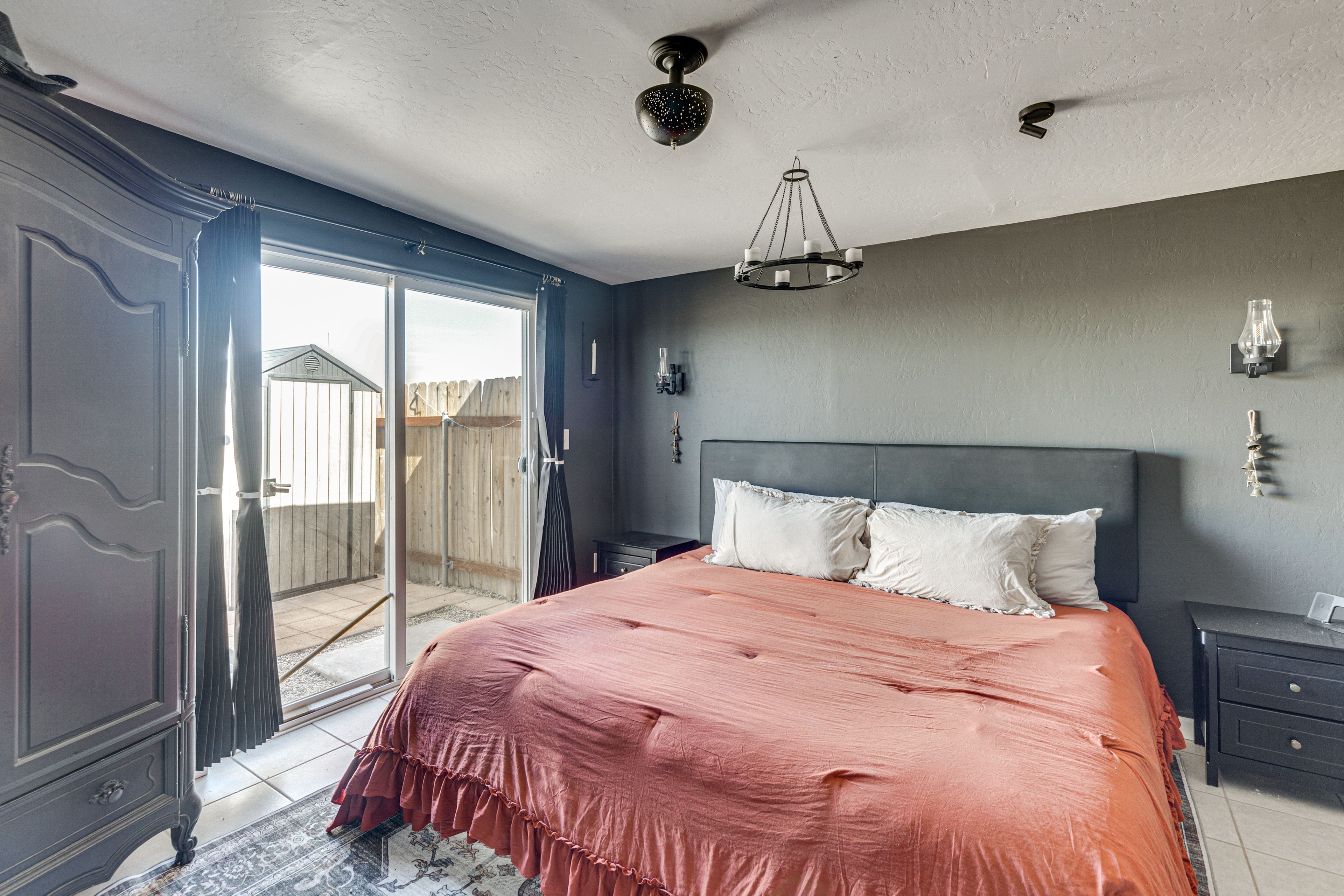 Bedroom 1 | King Bed