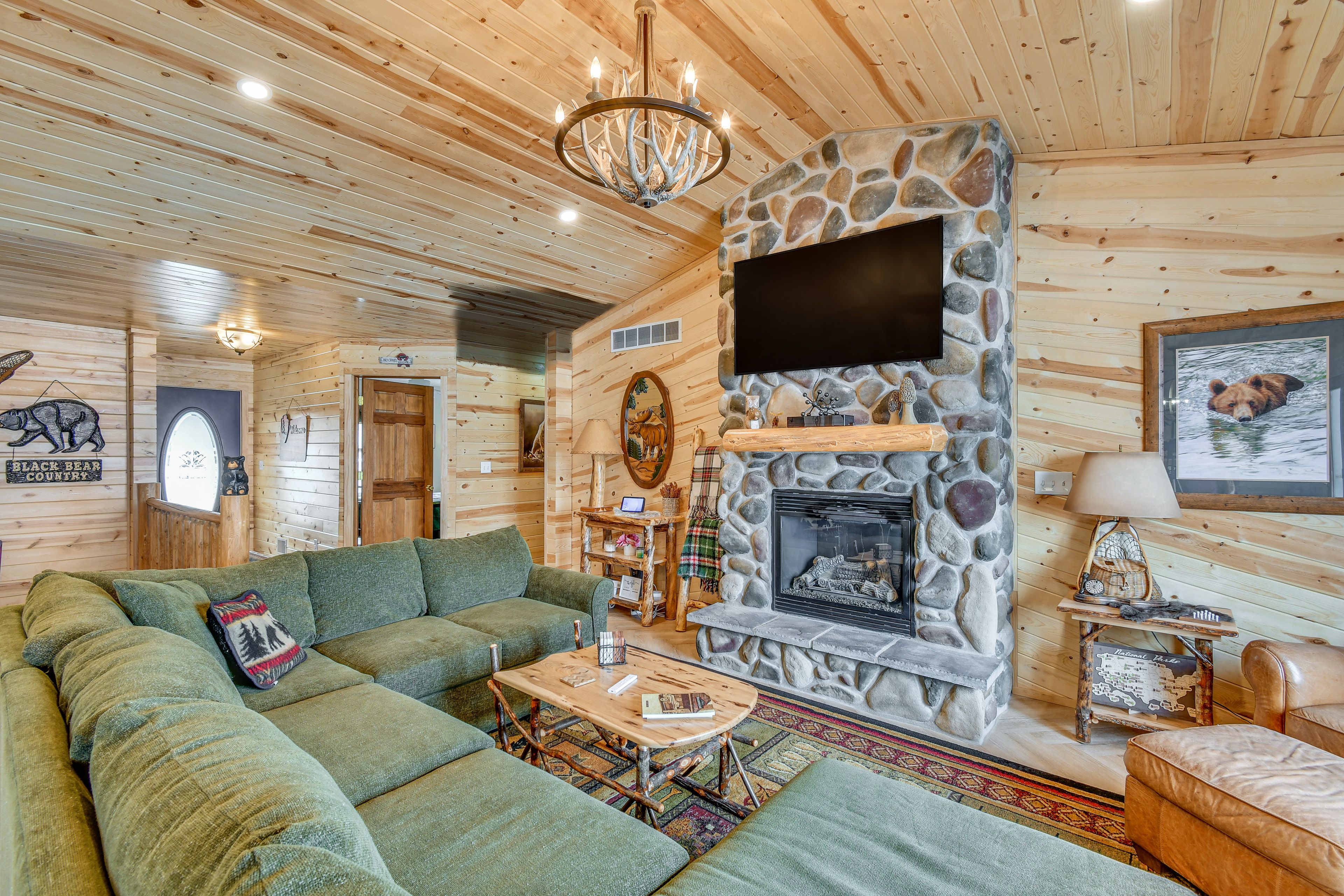 Houghton Lake Vacation Rental | 4BR | 3BA | 2,860 Sq Ft