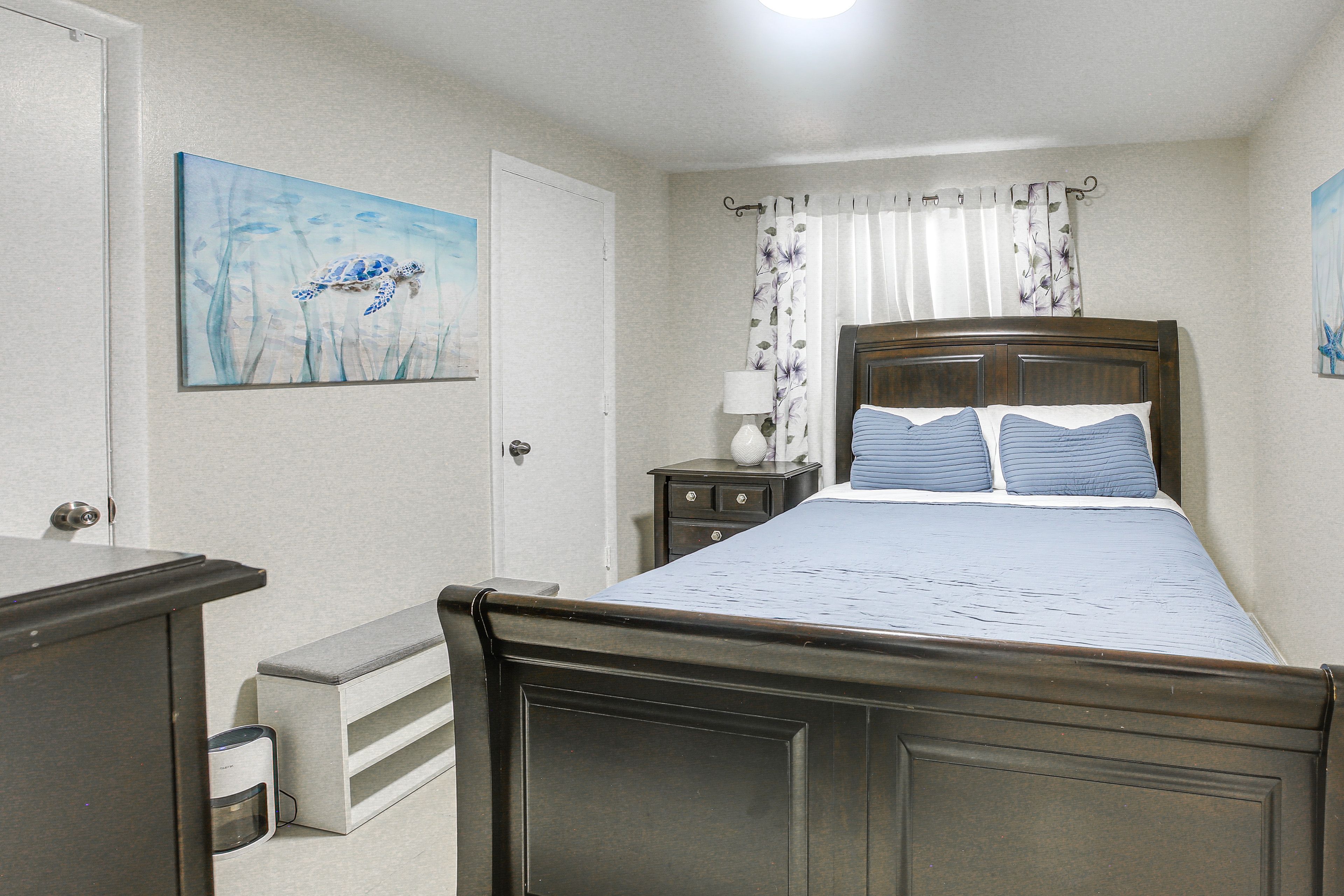 Bedroom 2 | Queen Bed