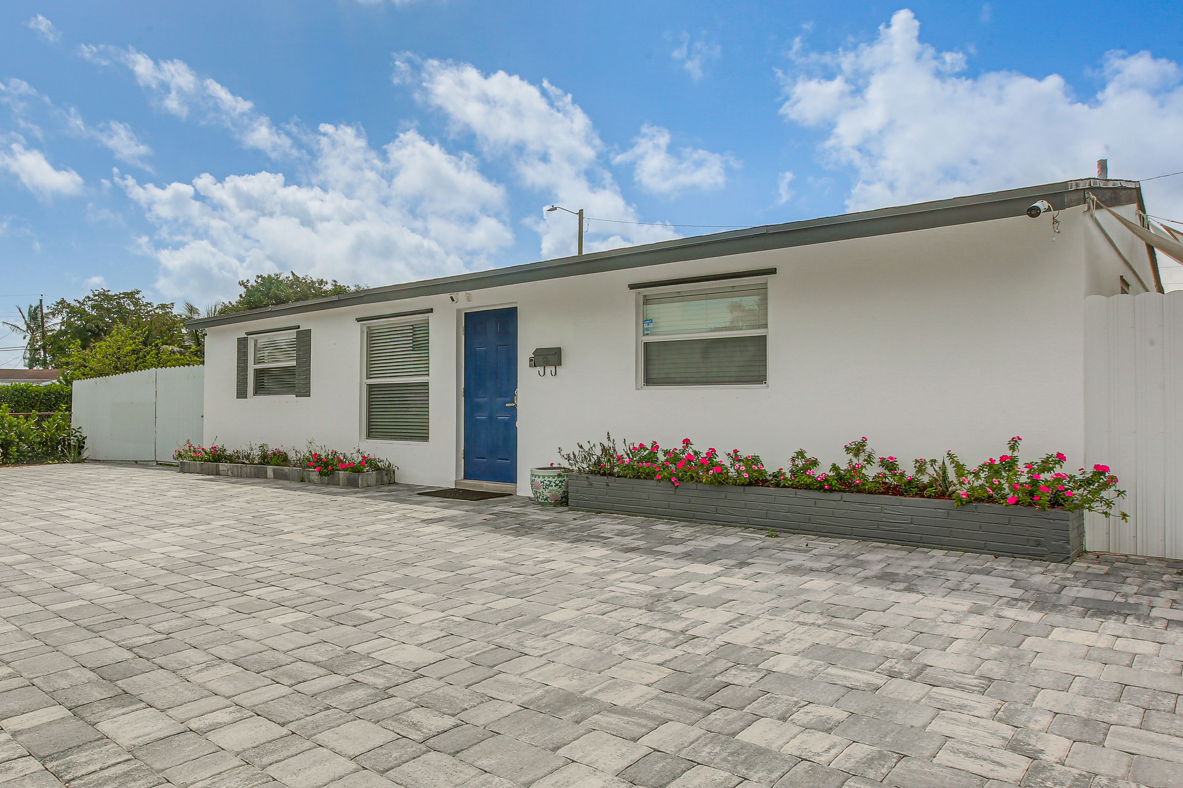 Parking | Driveway (5 Vehicles)