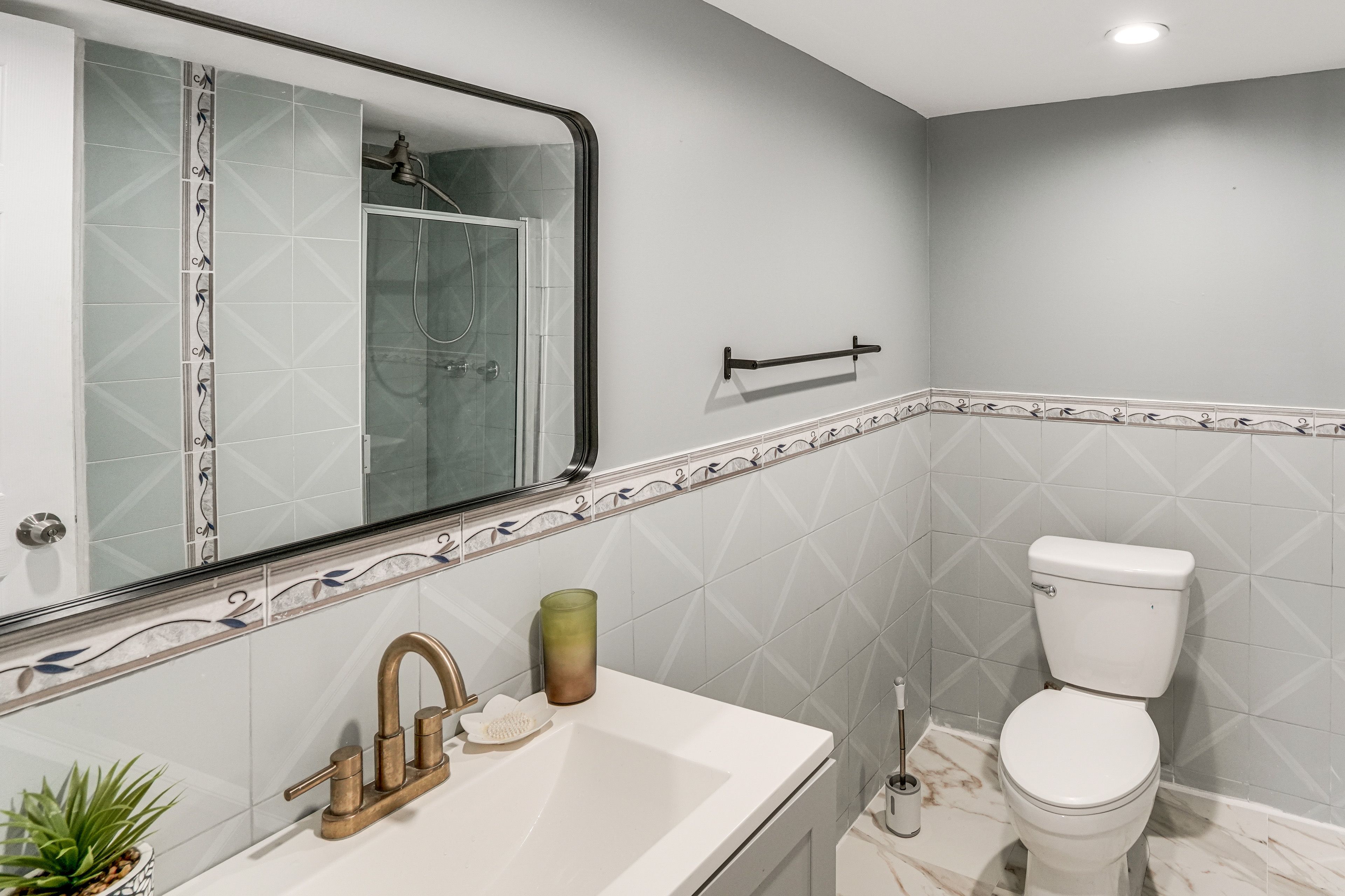 Full Bathroom | 1st Floor