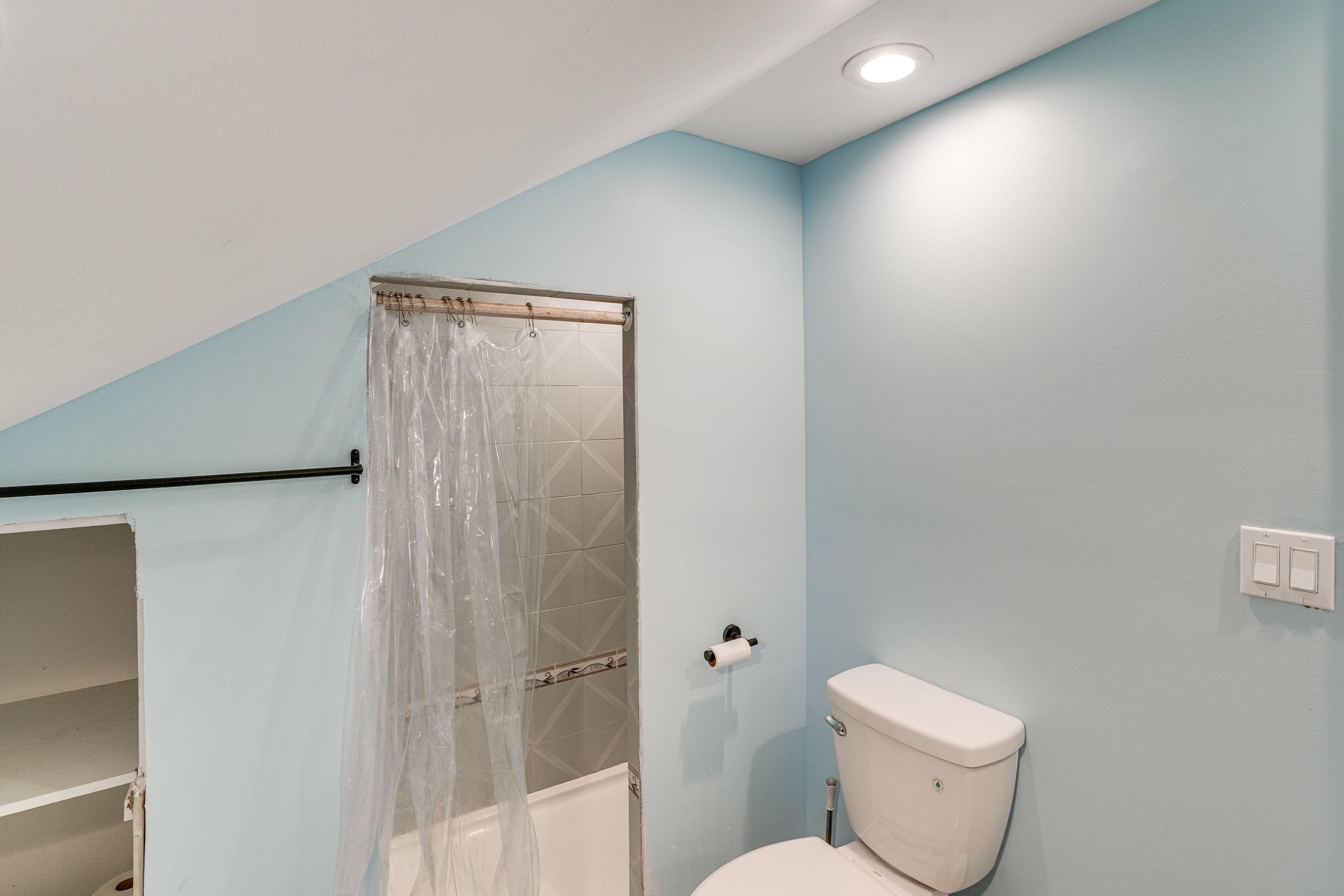 Full Bathroom | 2nd Floor