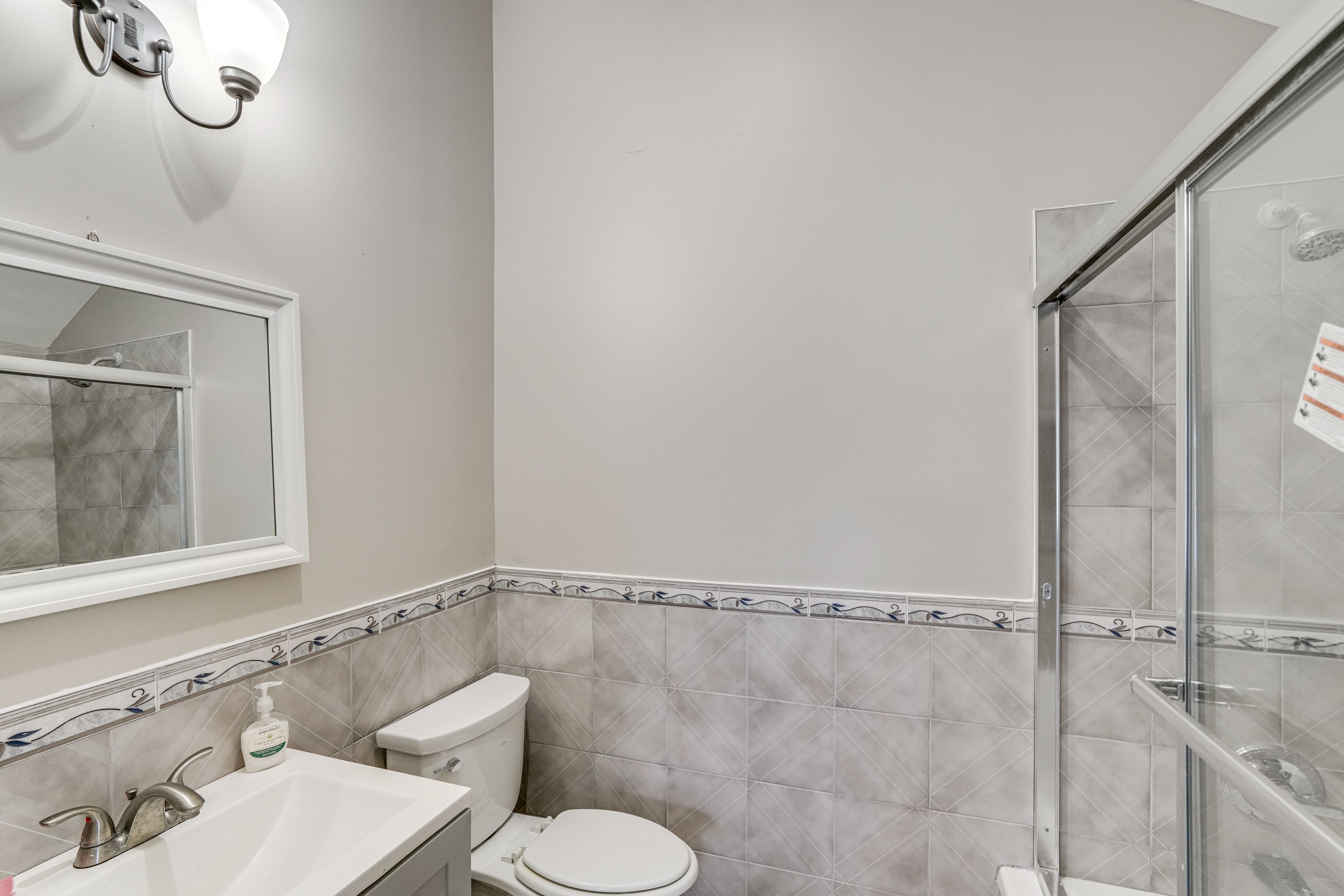 Full Bathroom | 2nd Floor