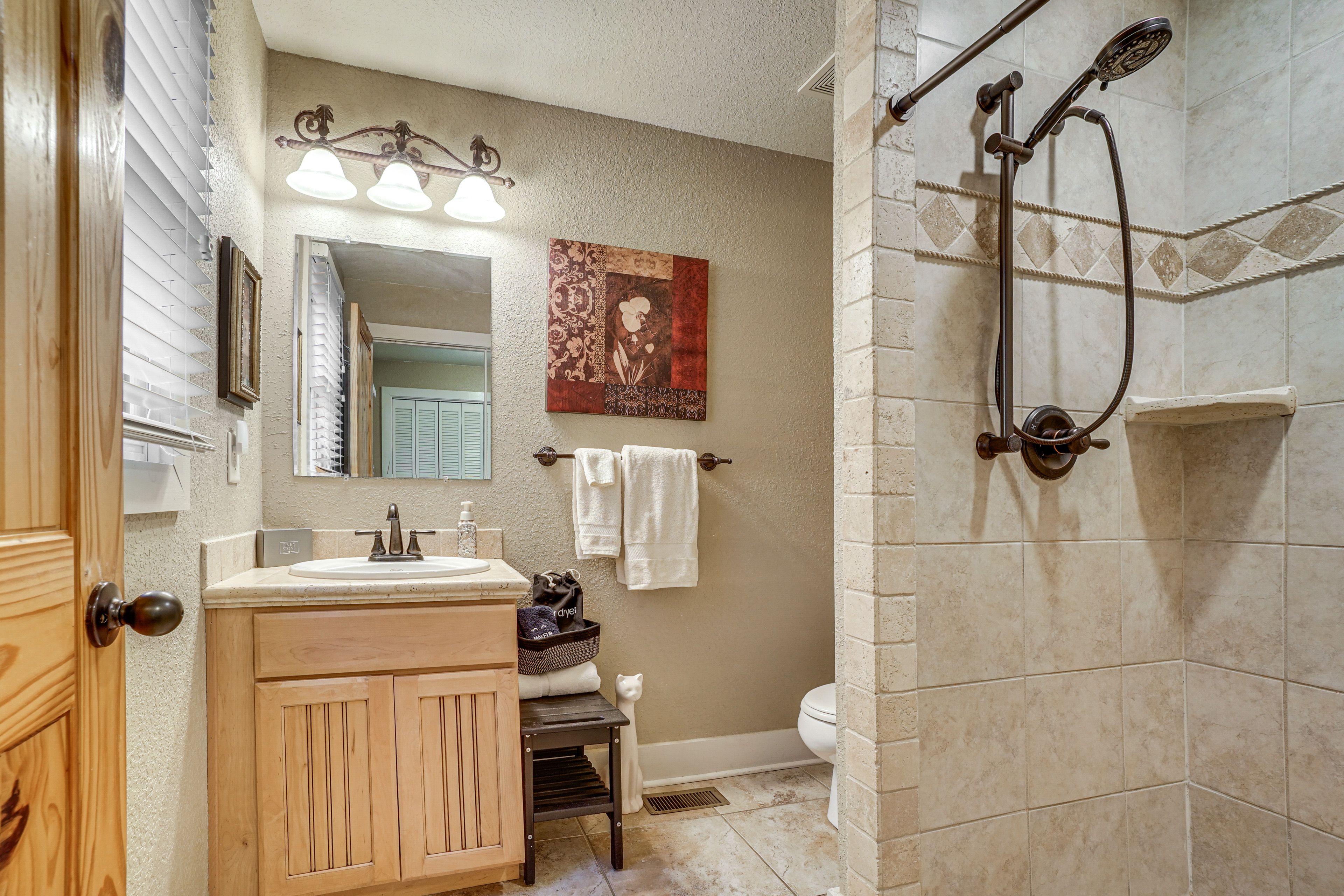 Full Bathroom | 1st Floor