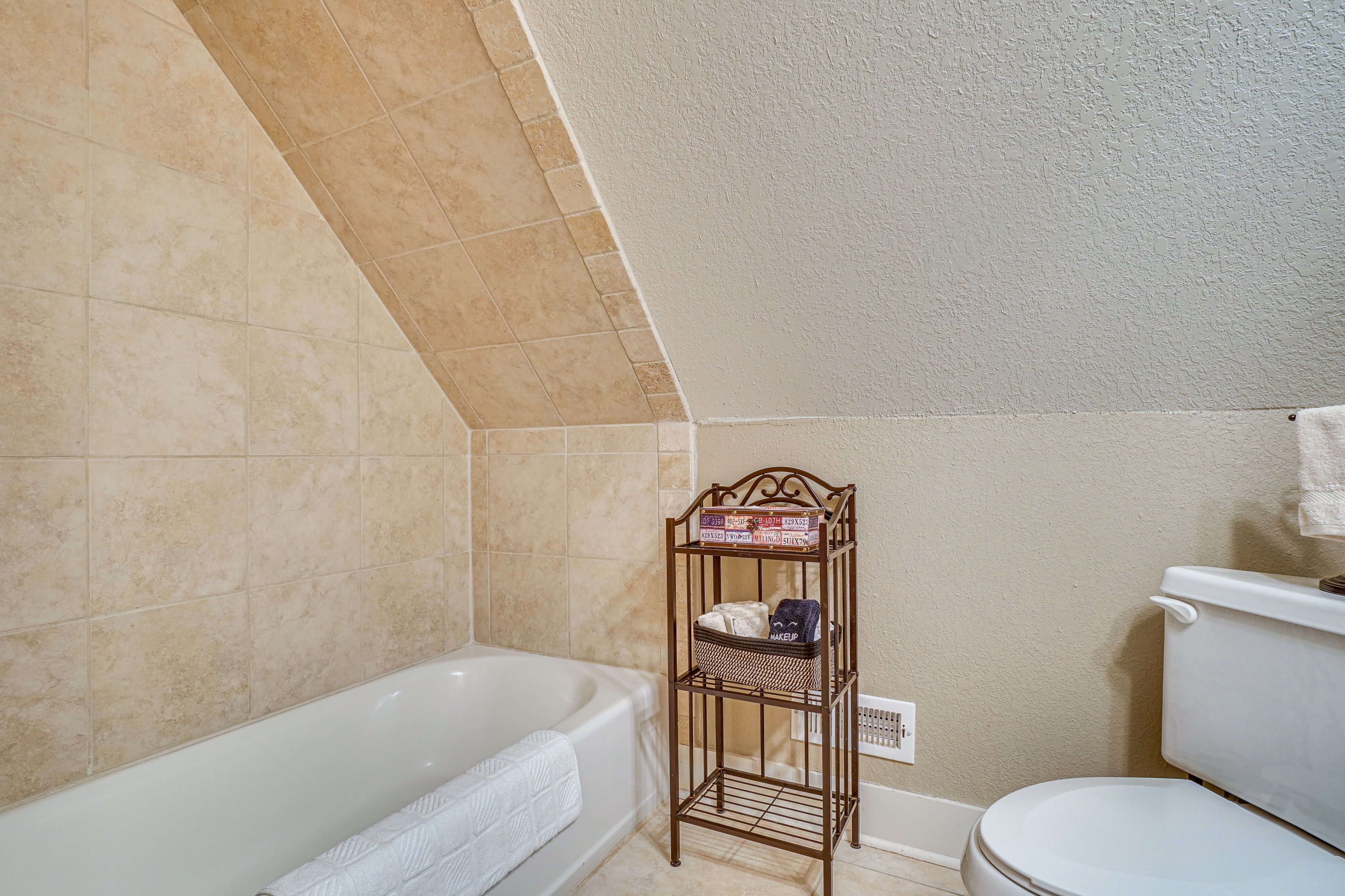 En-Suite Bathroom | 2nd Floor