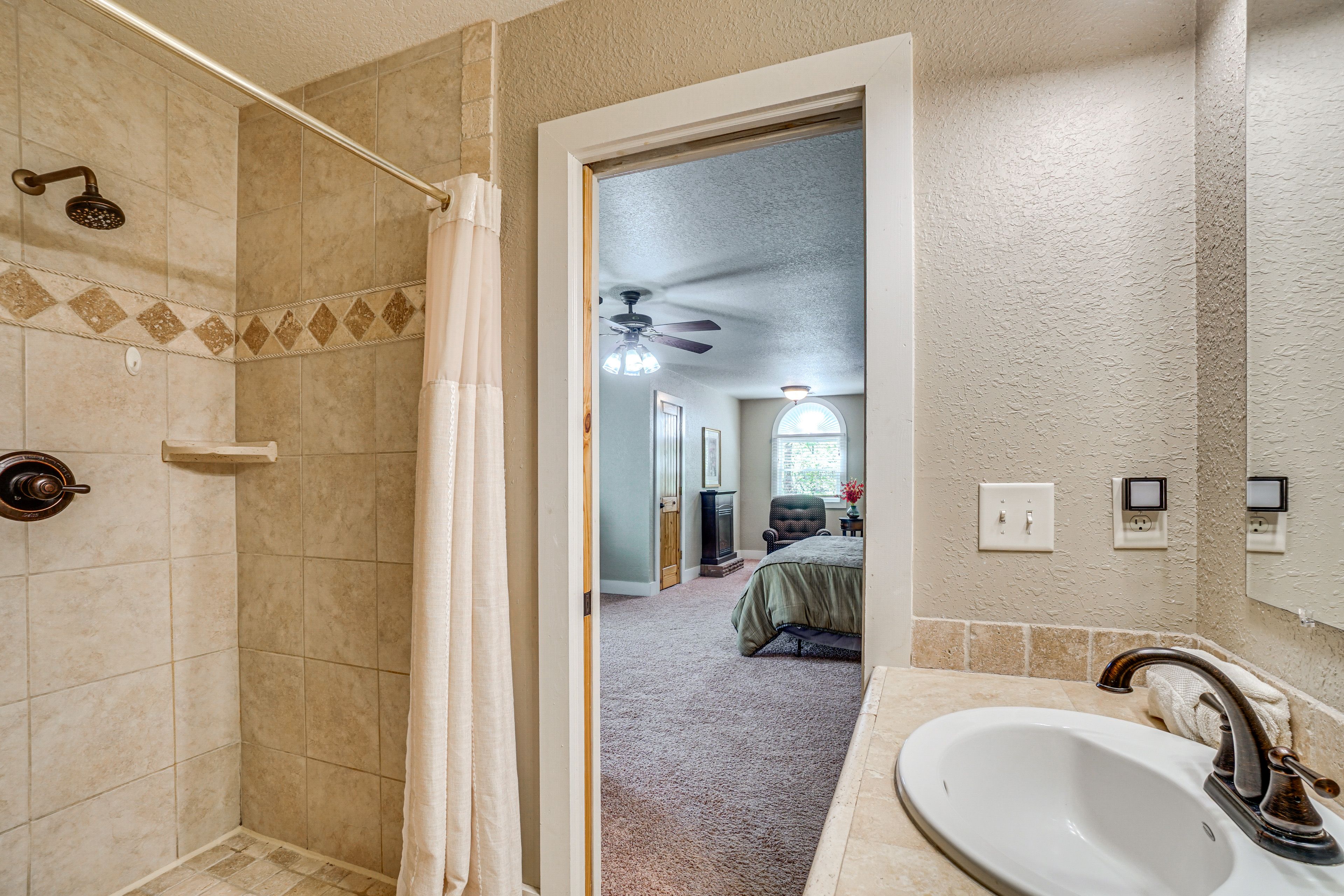 En-Suite Bathroom | 2nd Floor