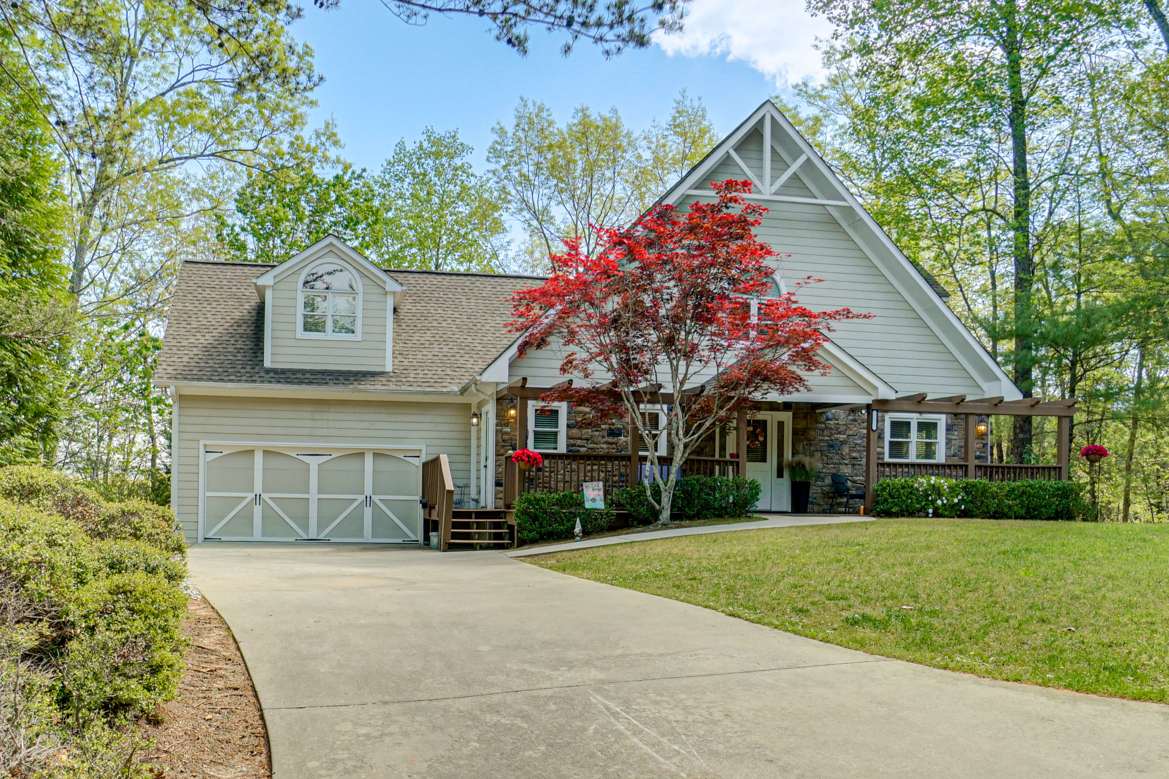 Parking | Driveway (4 Vehicles)