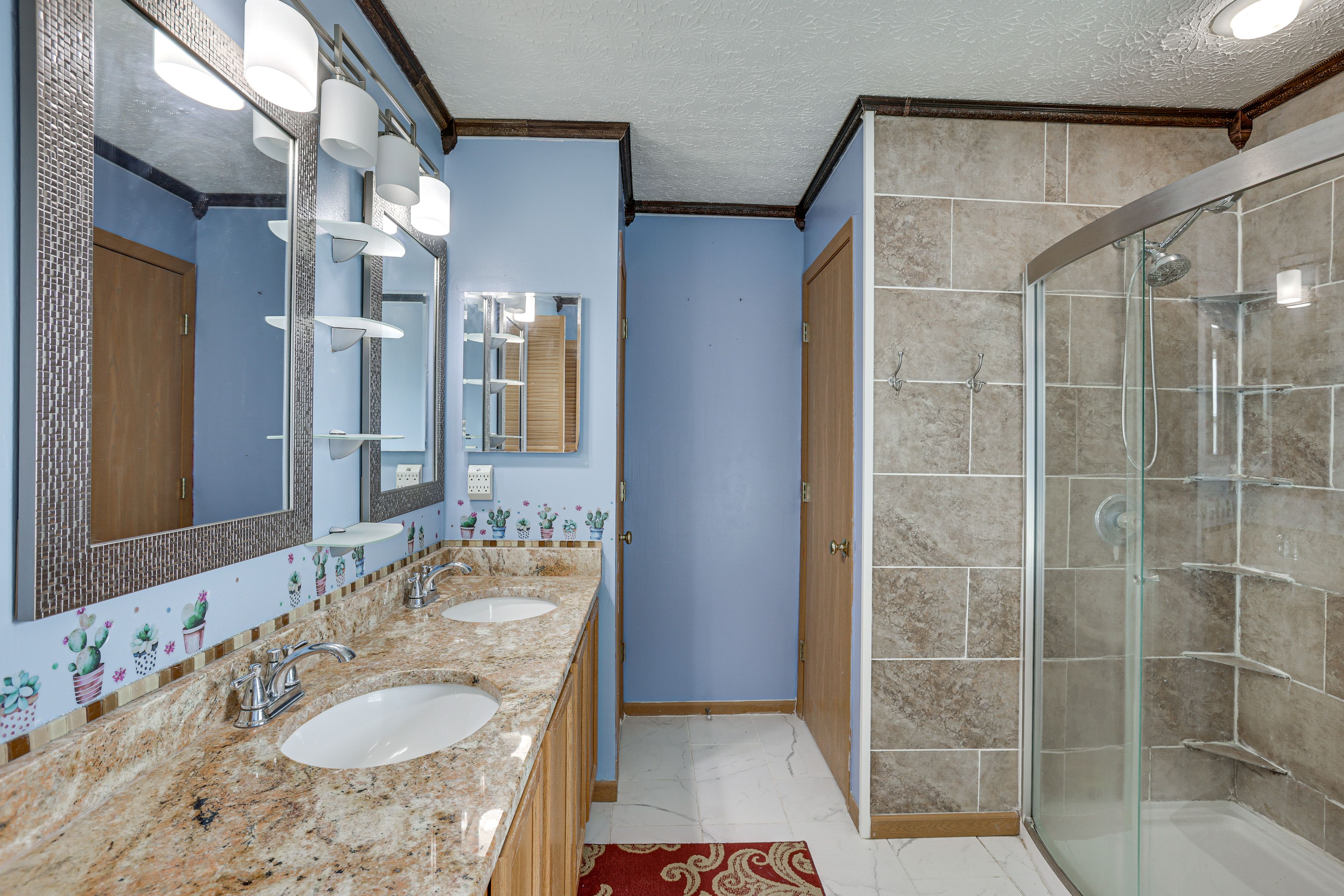 Full Bathroom | 2nd Floor