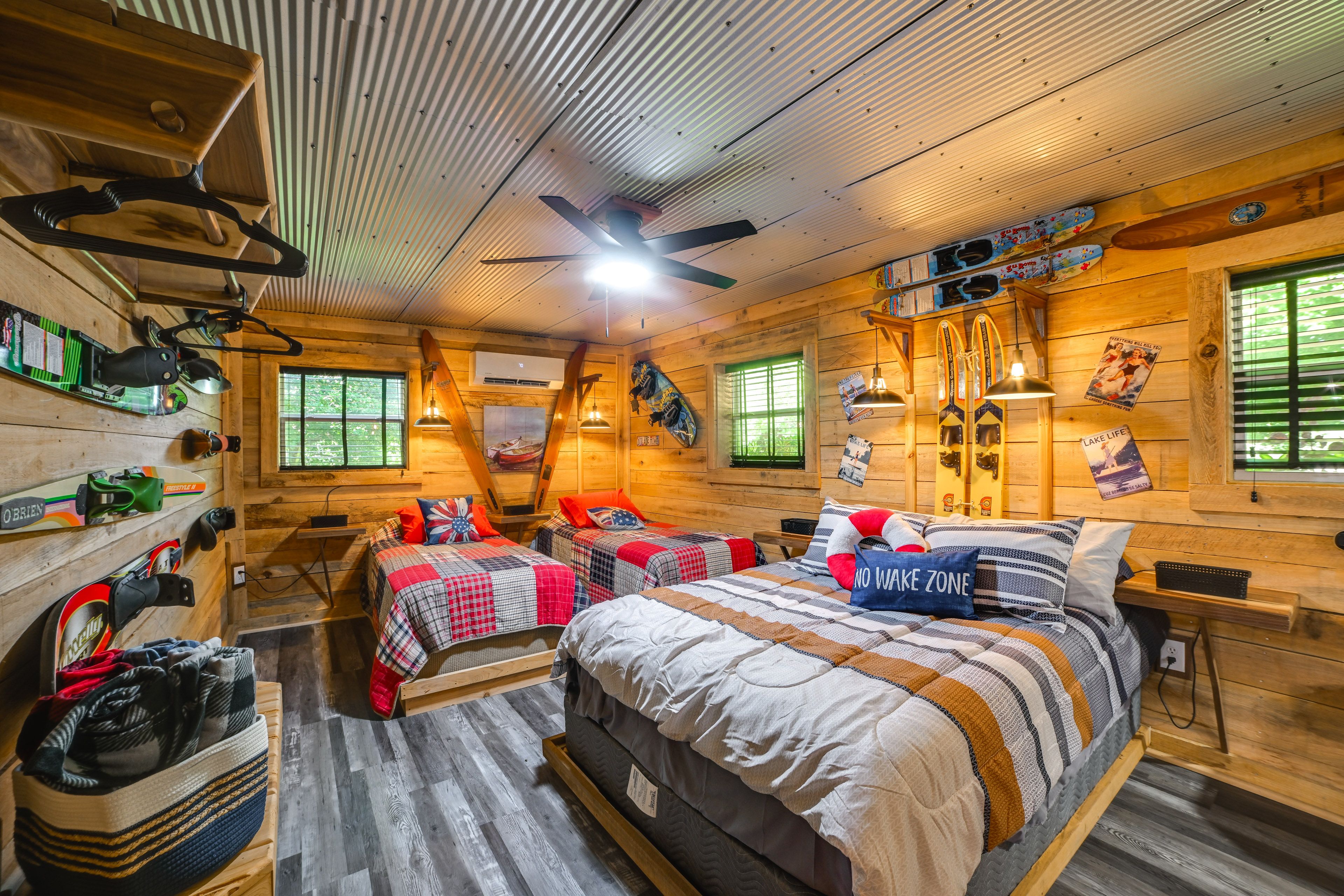 Bedroom 1 | Queen Bed | 2 Twin Beds