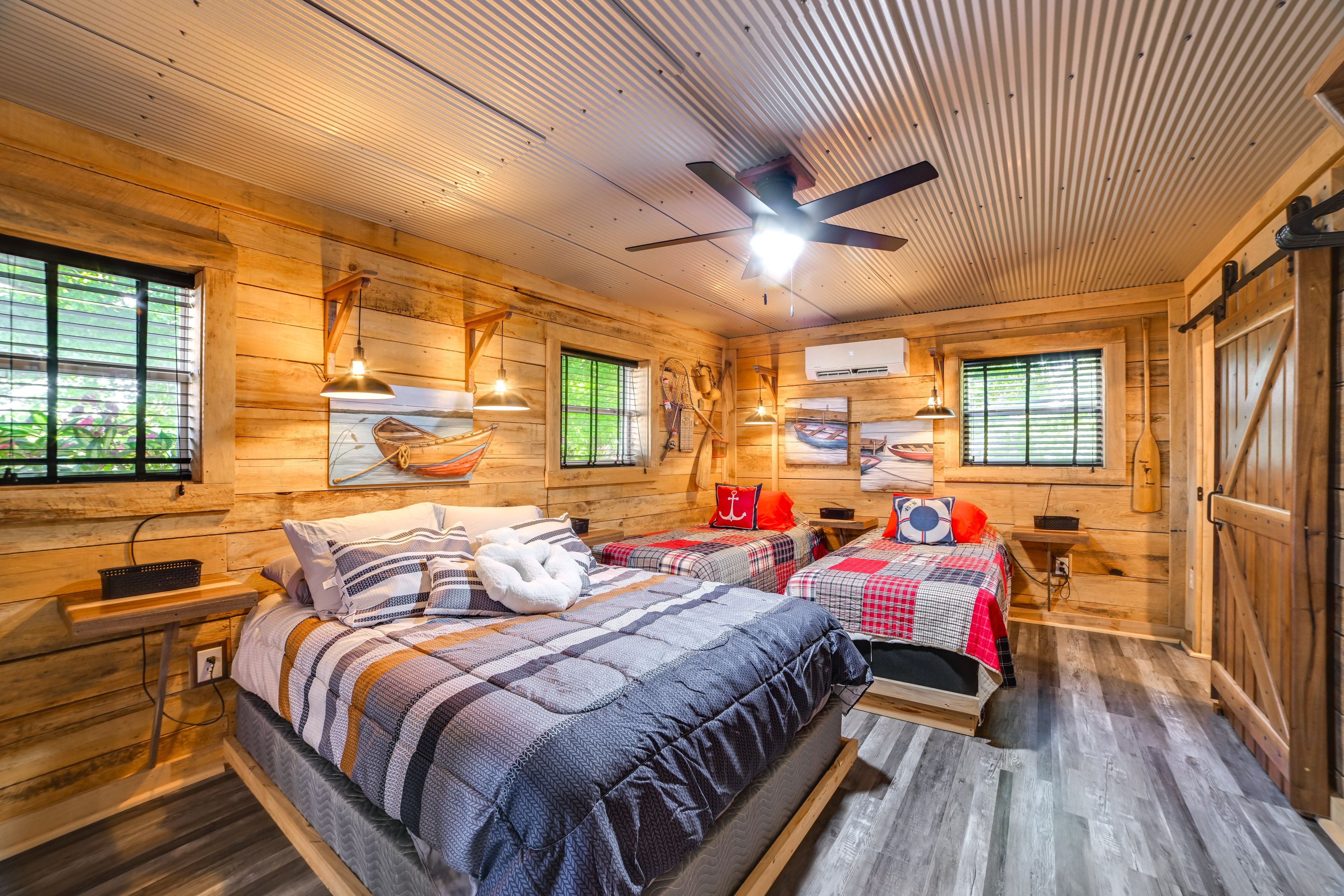 Bedroom 2 | Queen Bed | 2 Twin Beds