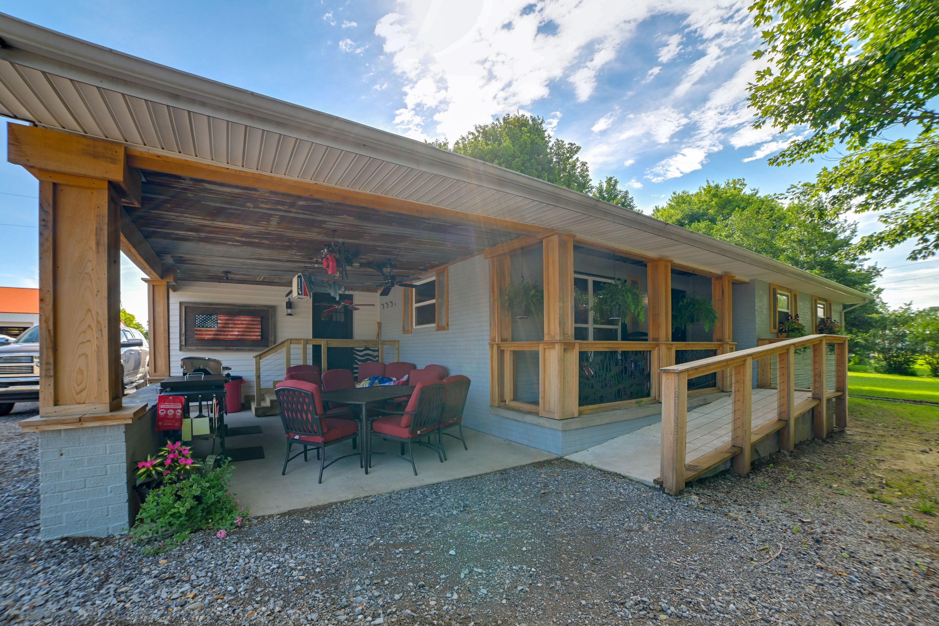 Benton Vacation Rental | 2BR | 2.5BA | 1,800 Sq Ft