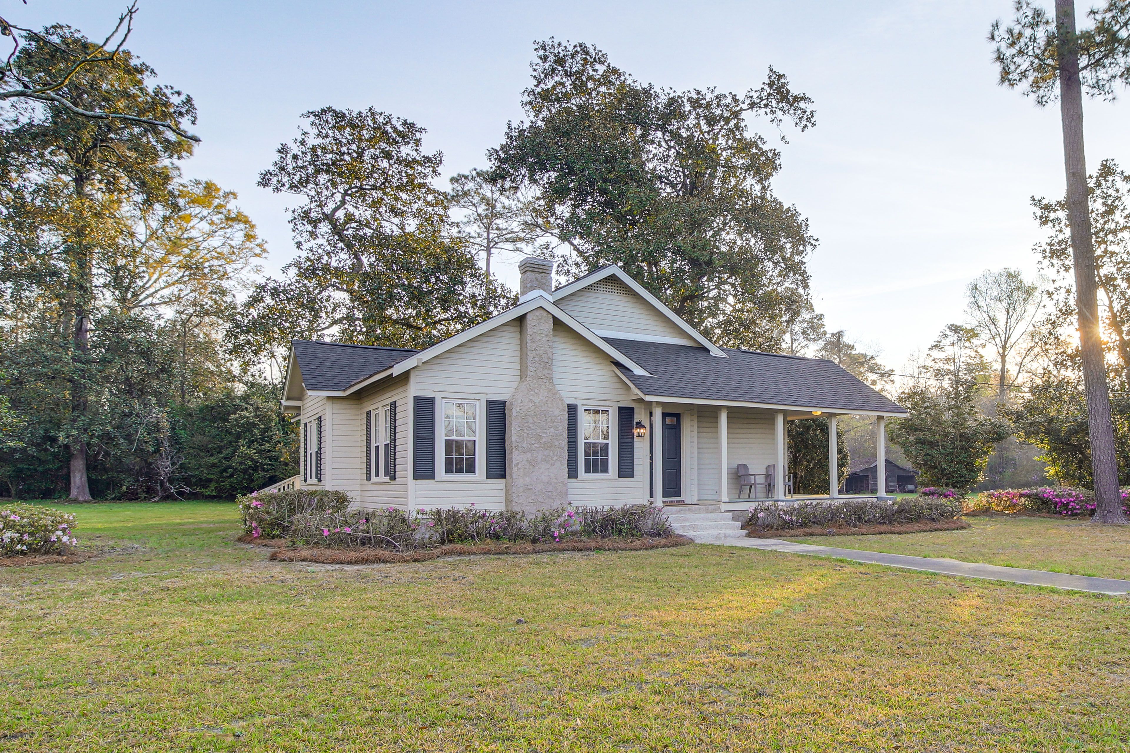 Parking | Driveway (3 Vehicles) | Trailer Parking Available