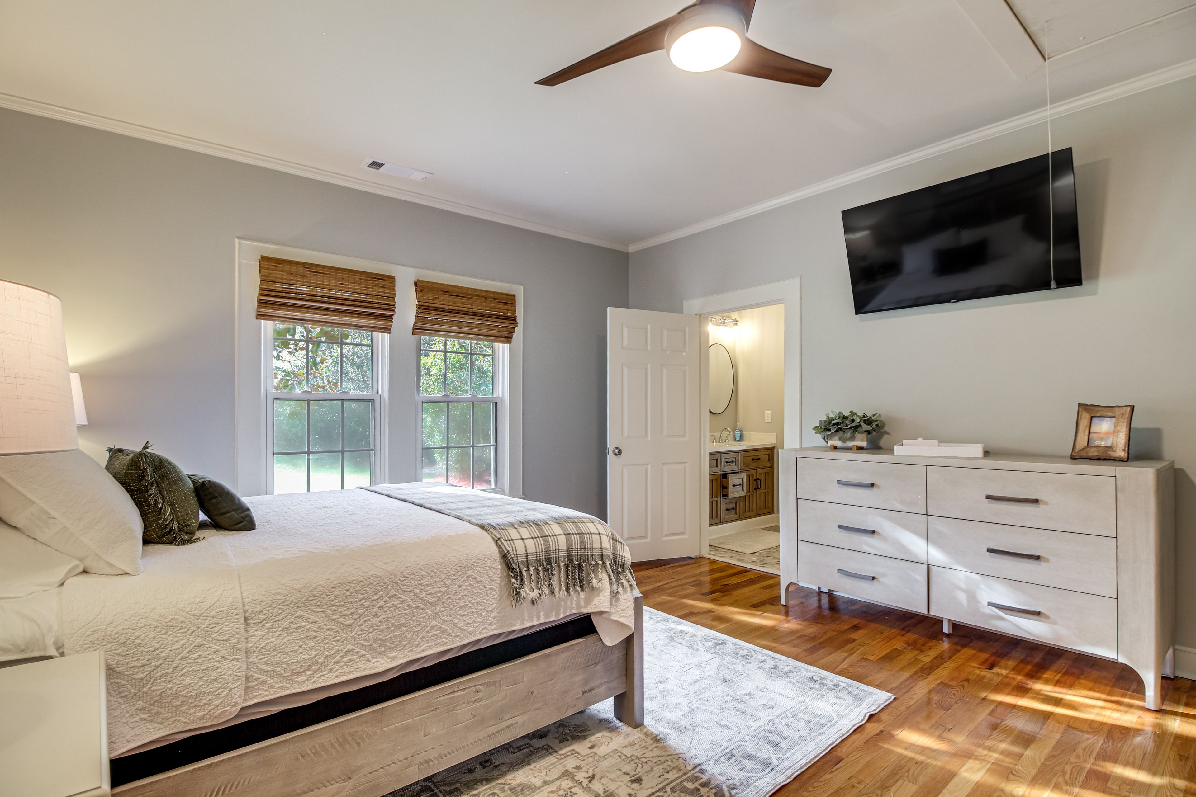 Bedroom 2 | Queen Bed