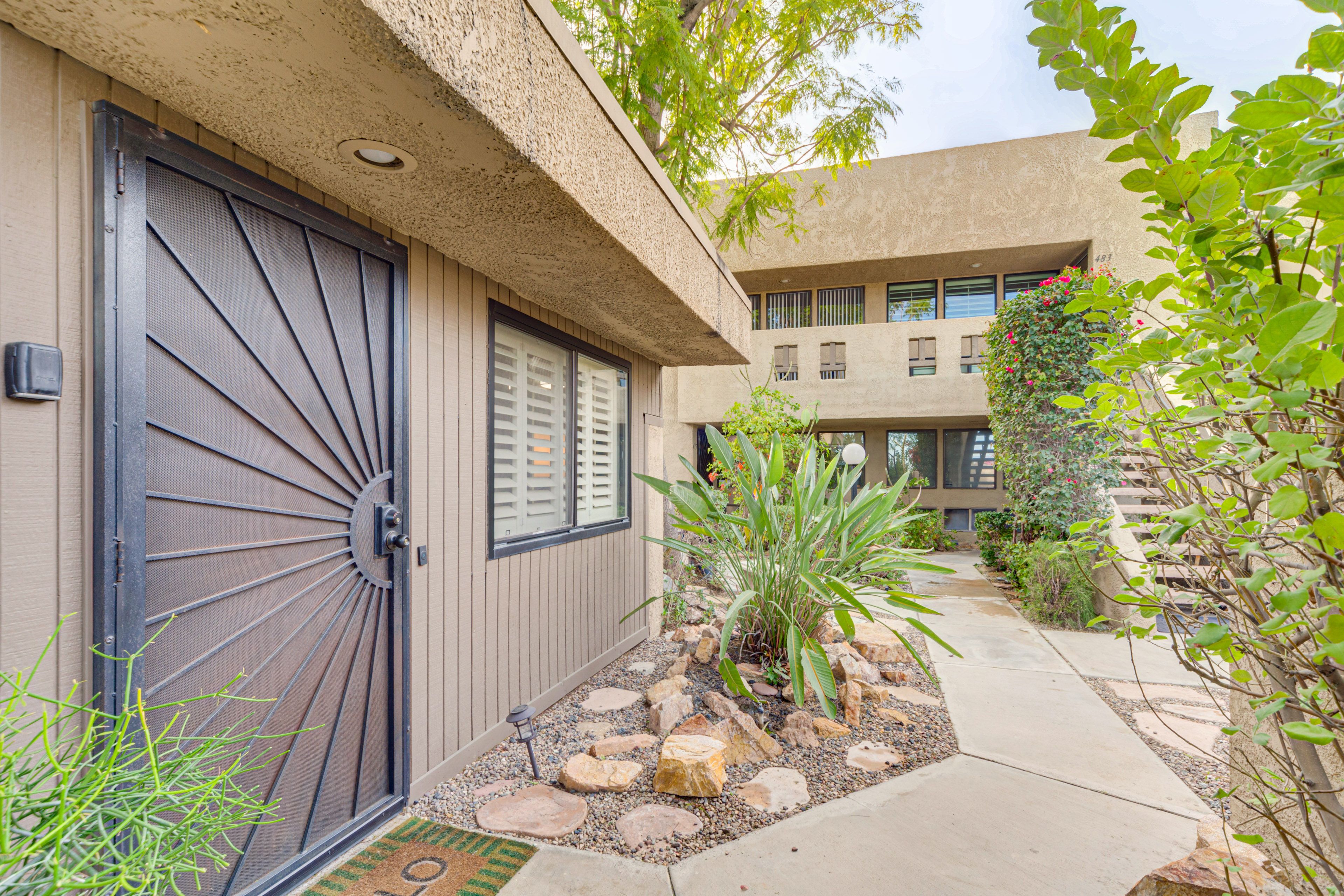 Parking | Carport (1 Vehicle) | Community Lot (First-Come, First-Served)