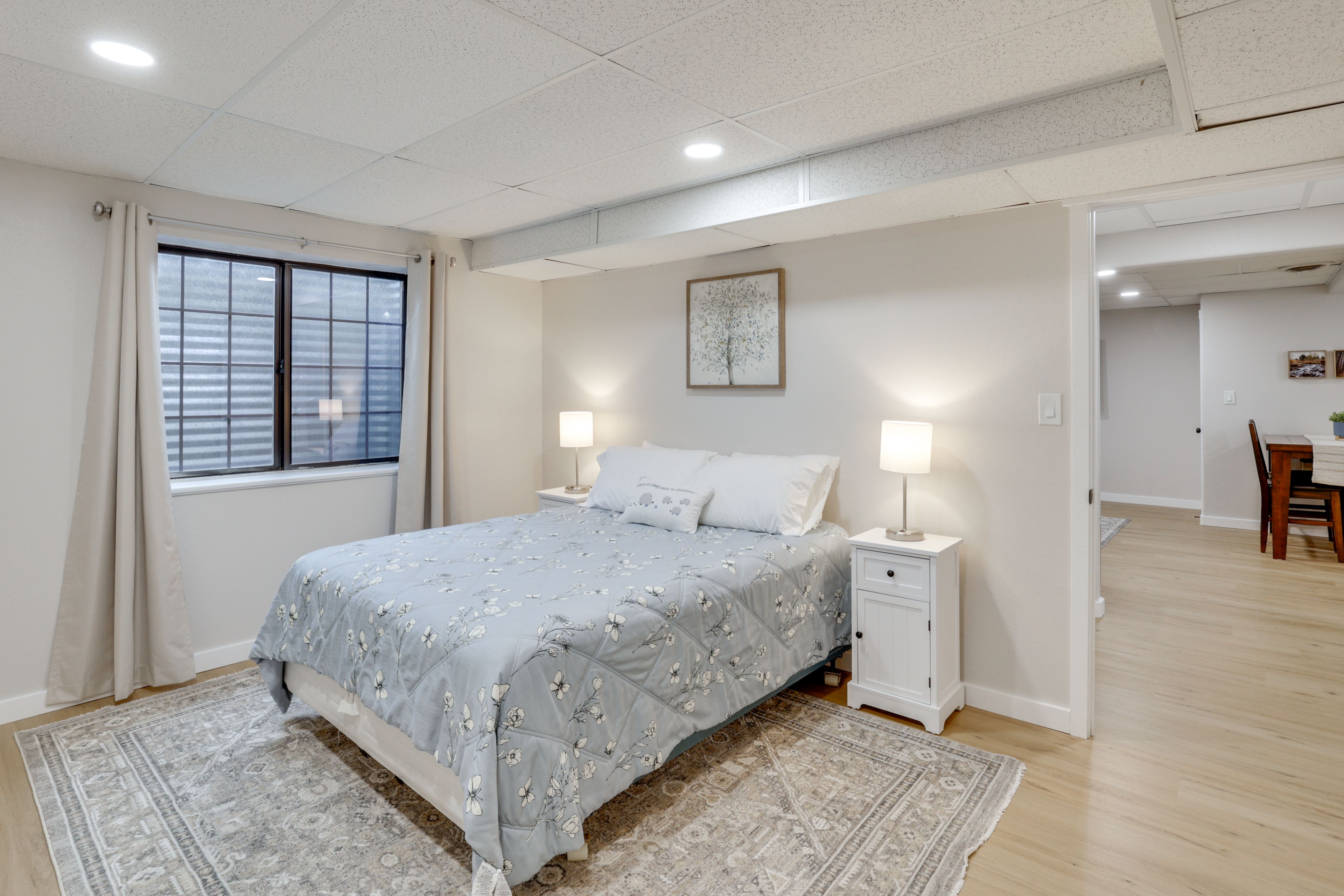 Bedroom 1 | Queen Bed