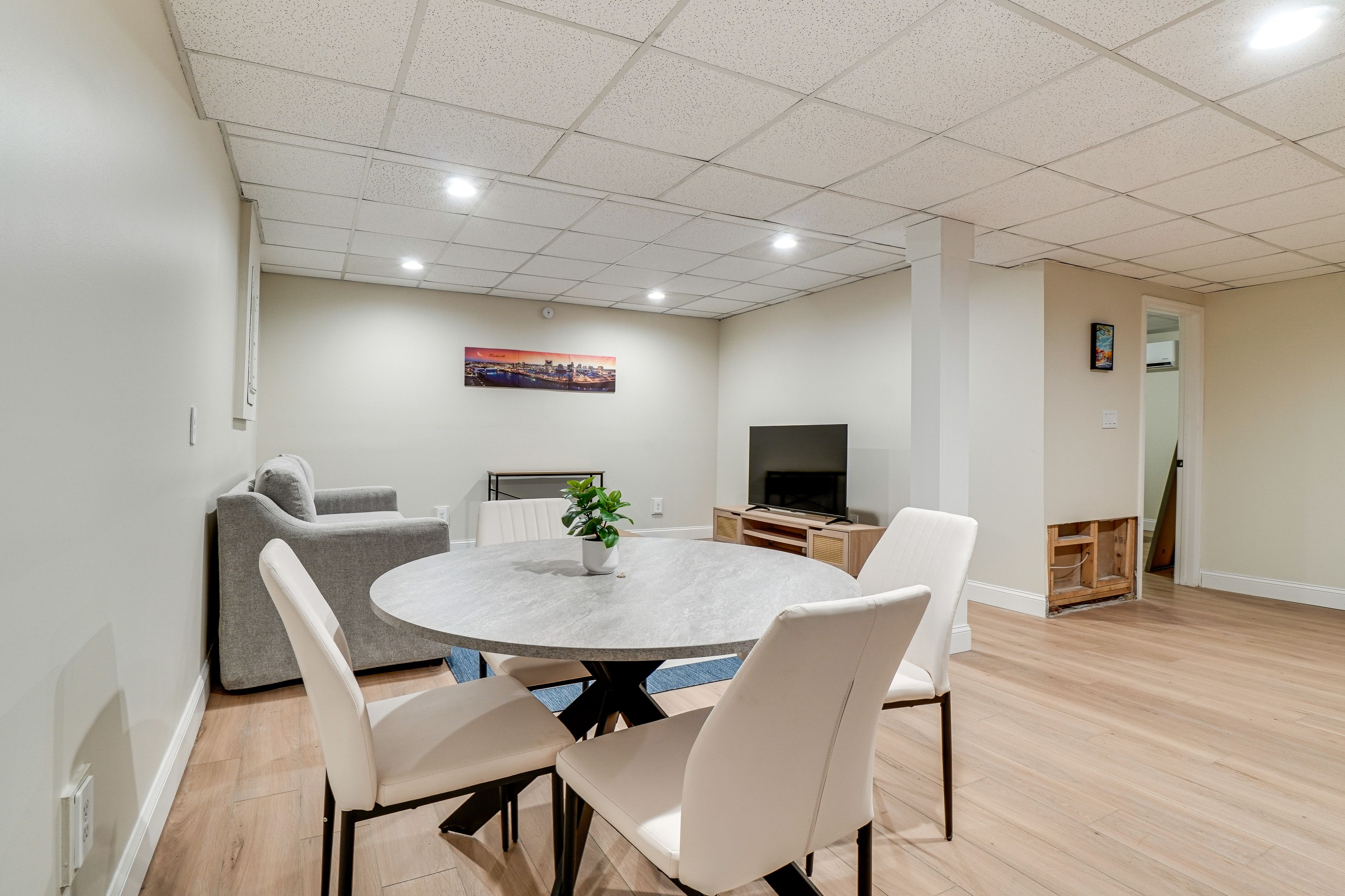 Dining Area | Dishes & Flatware Provided
