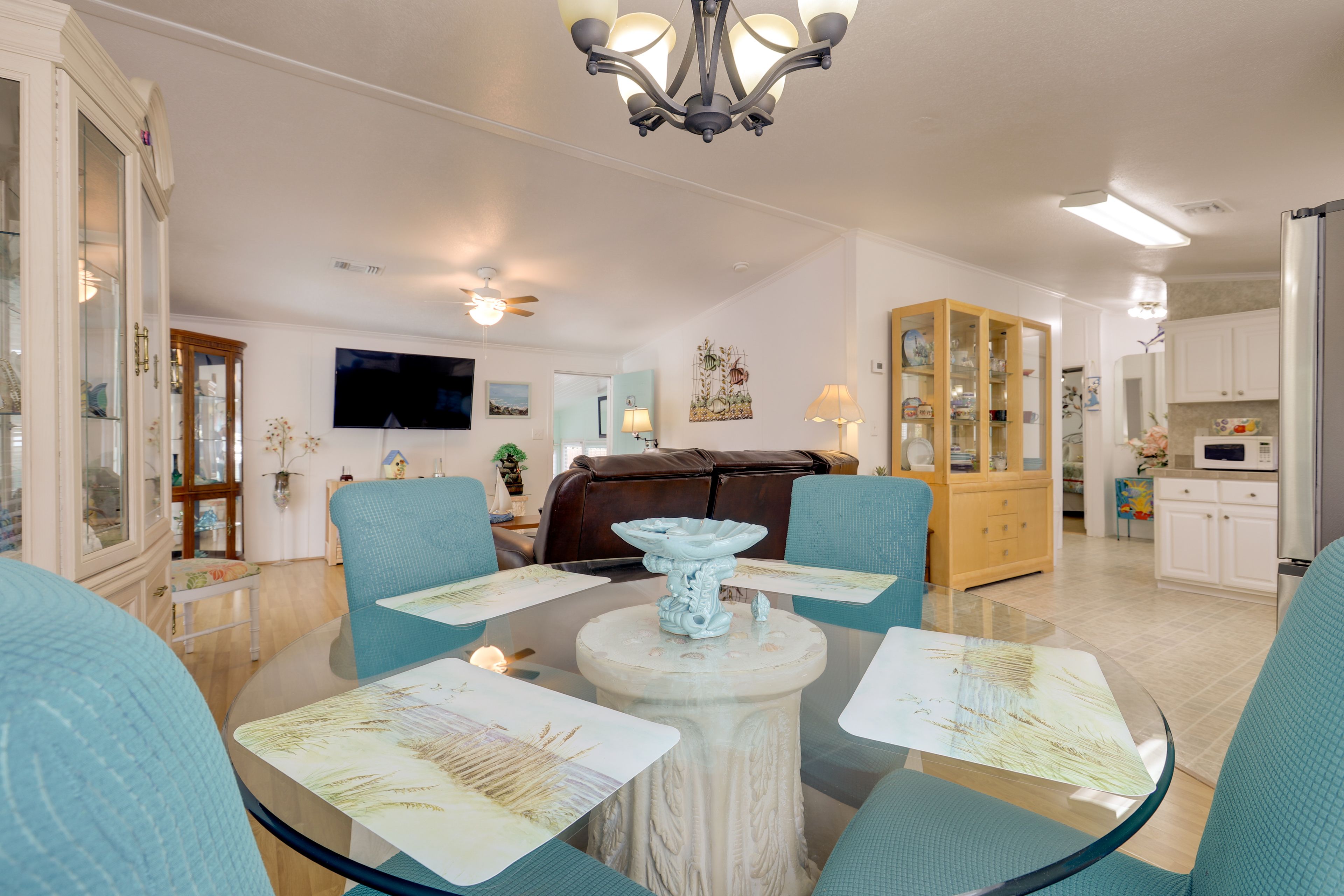 Dining Area | Dishware & Flatware