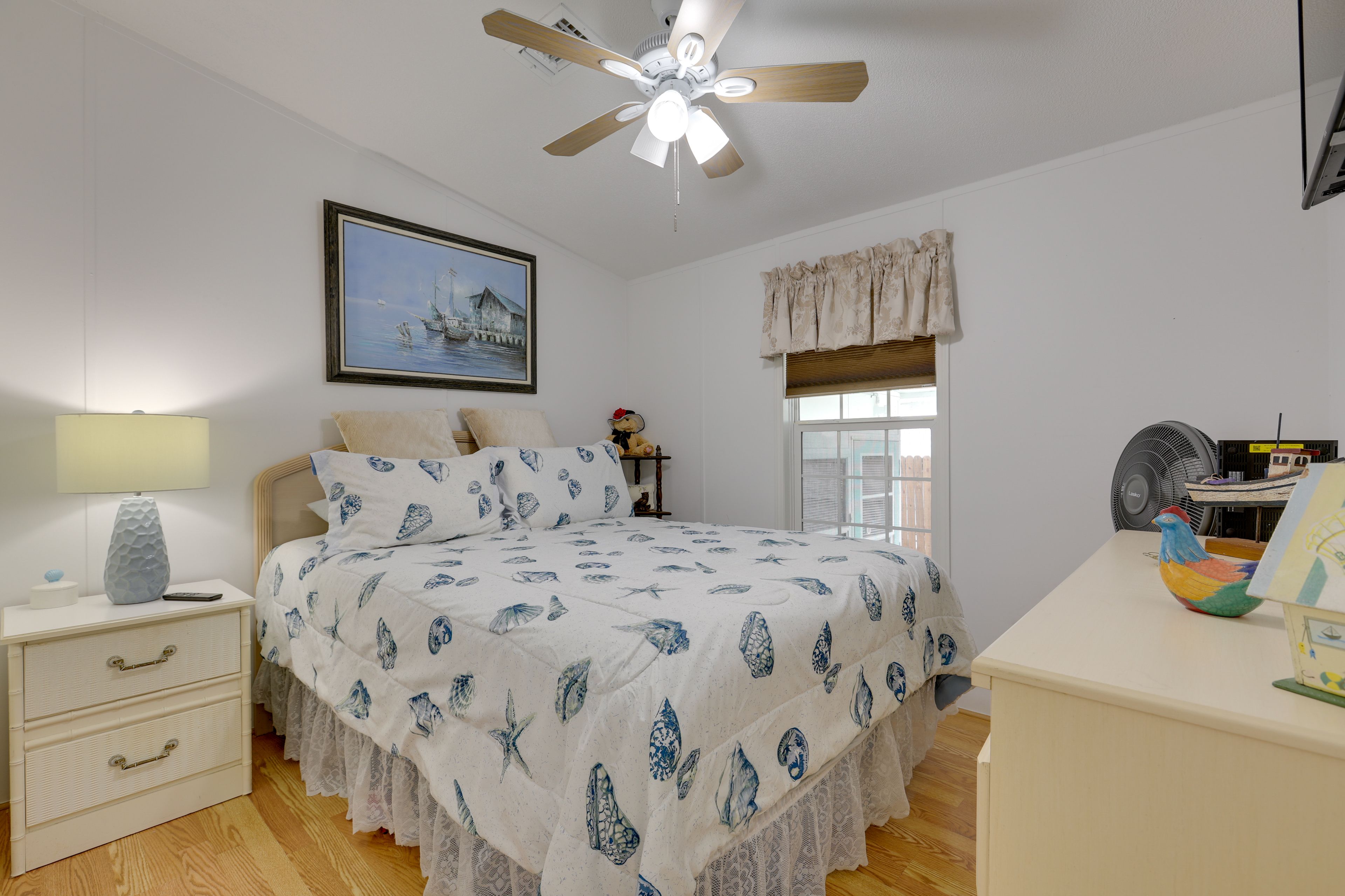 Bedroom 2 | Queen Bed