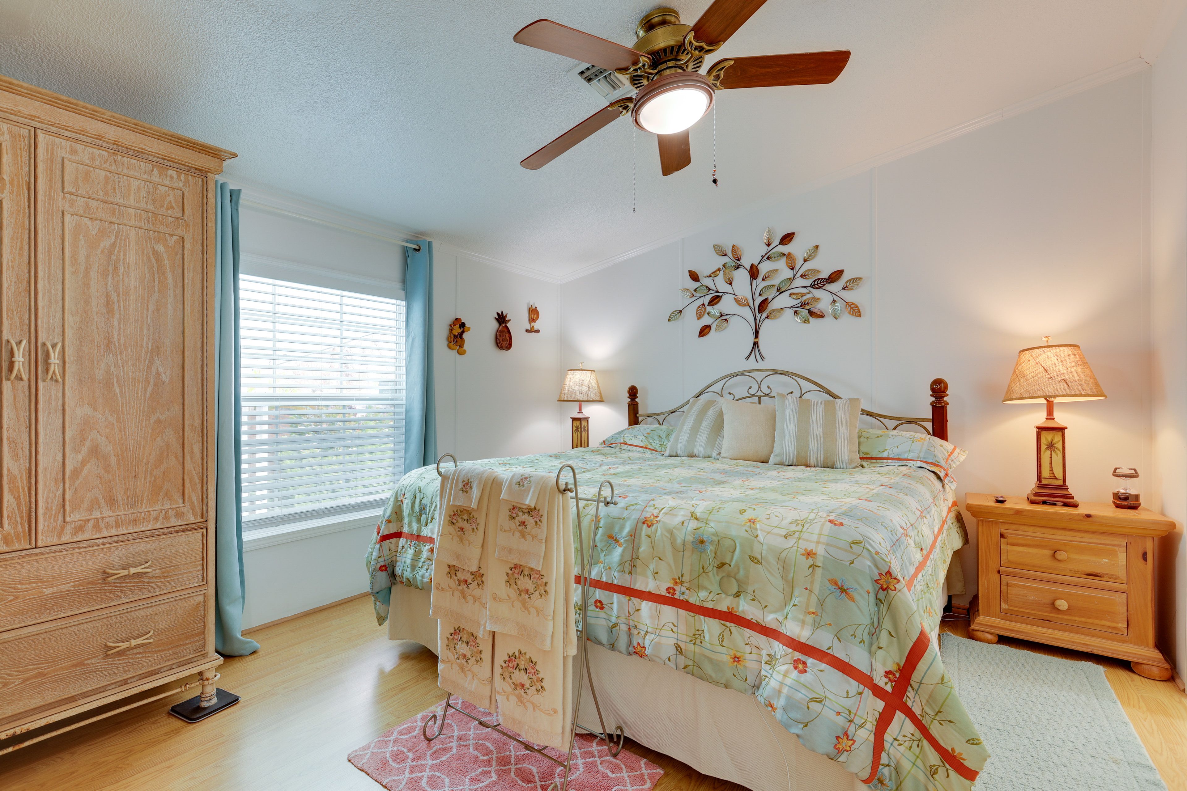 Bedroom 1 | King Bed