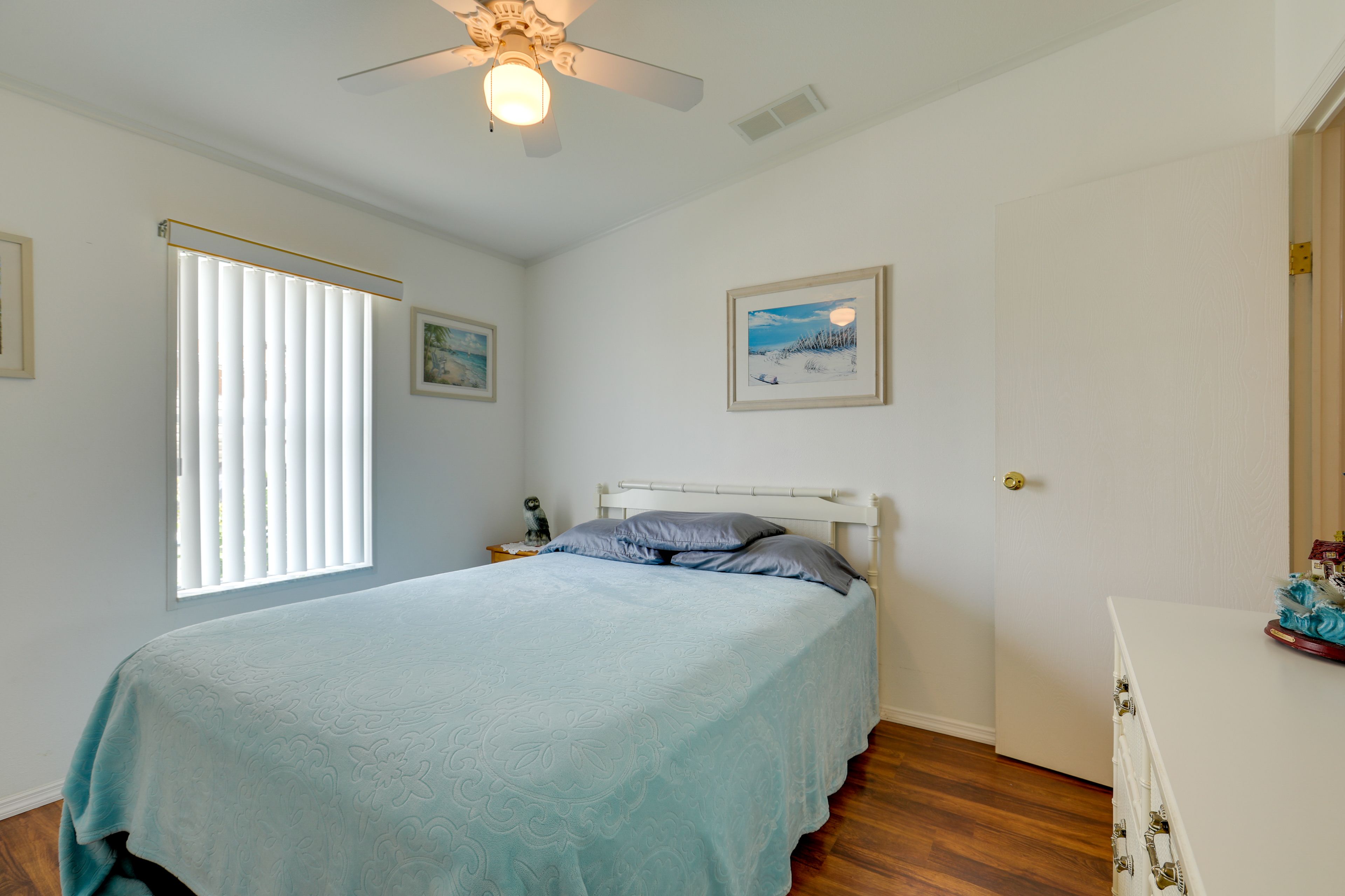 Bedroom 2 | Queen Bed