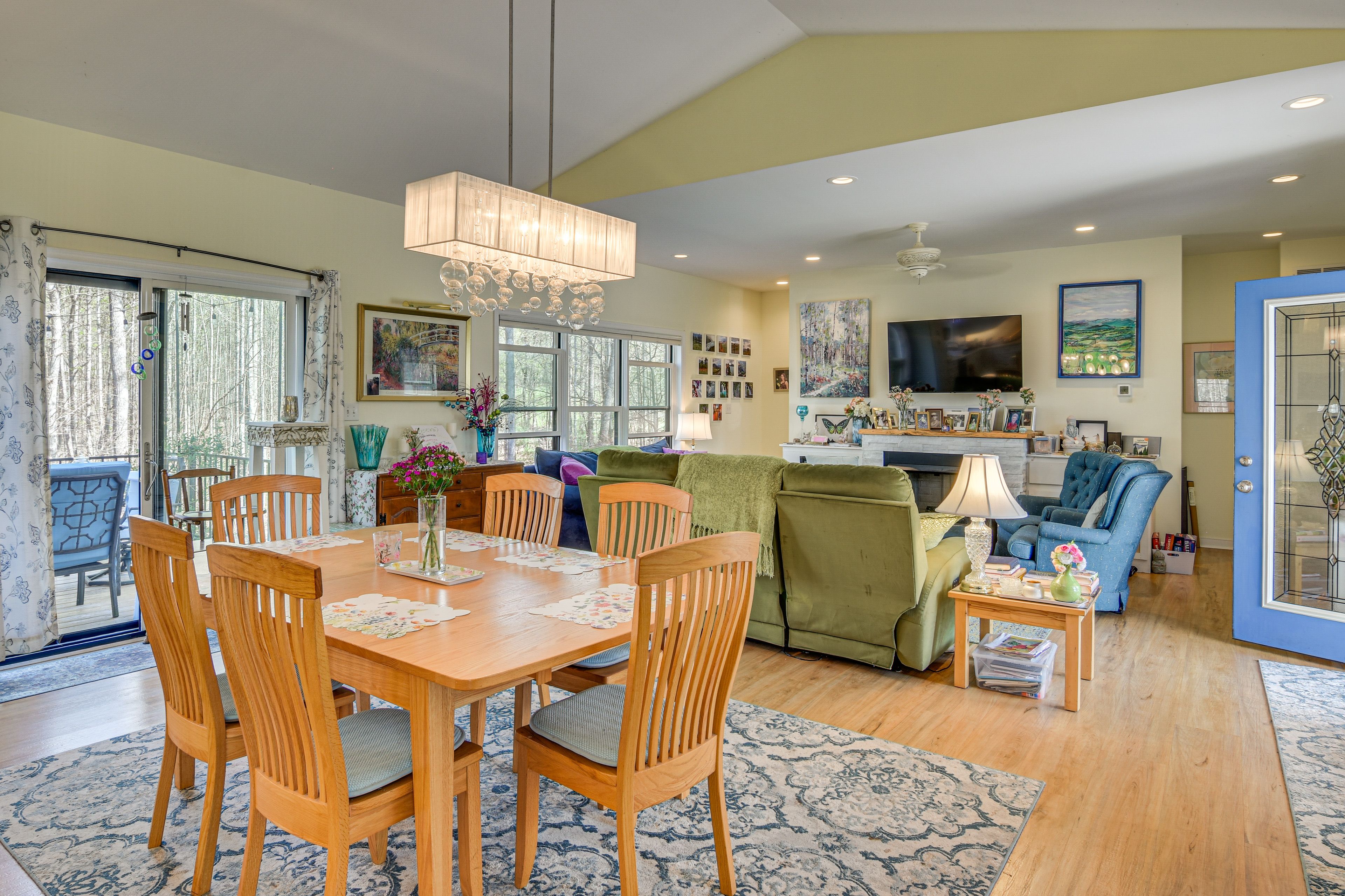 Dining Area | Dishware/Flatware Provided | Main Level