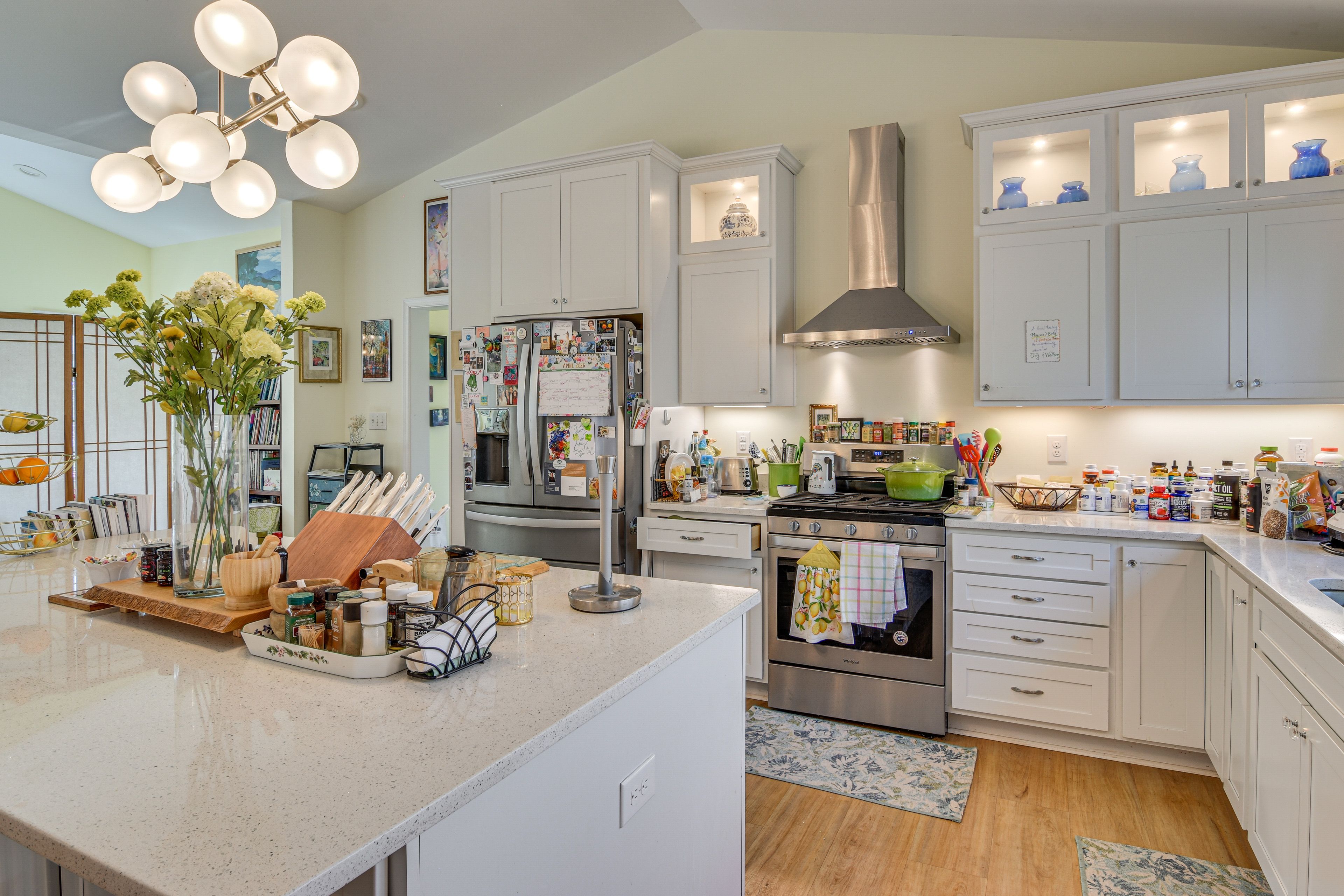 Kitchen | Dishwasher | Microwave | Main Level