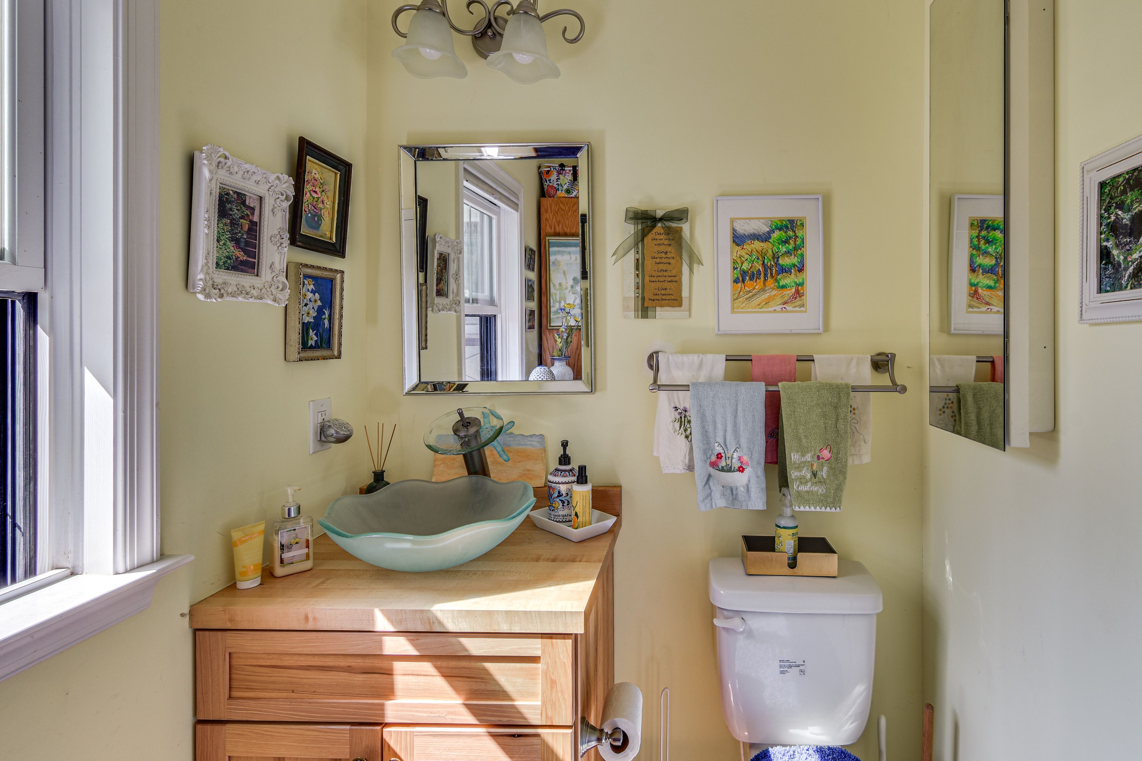 Half Bathroom | Main Level