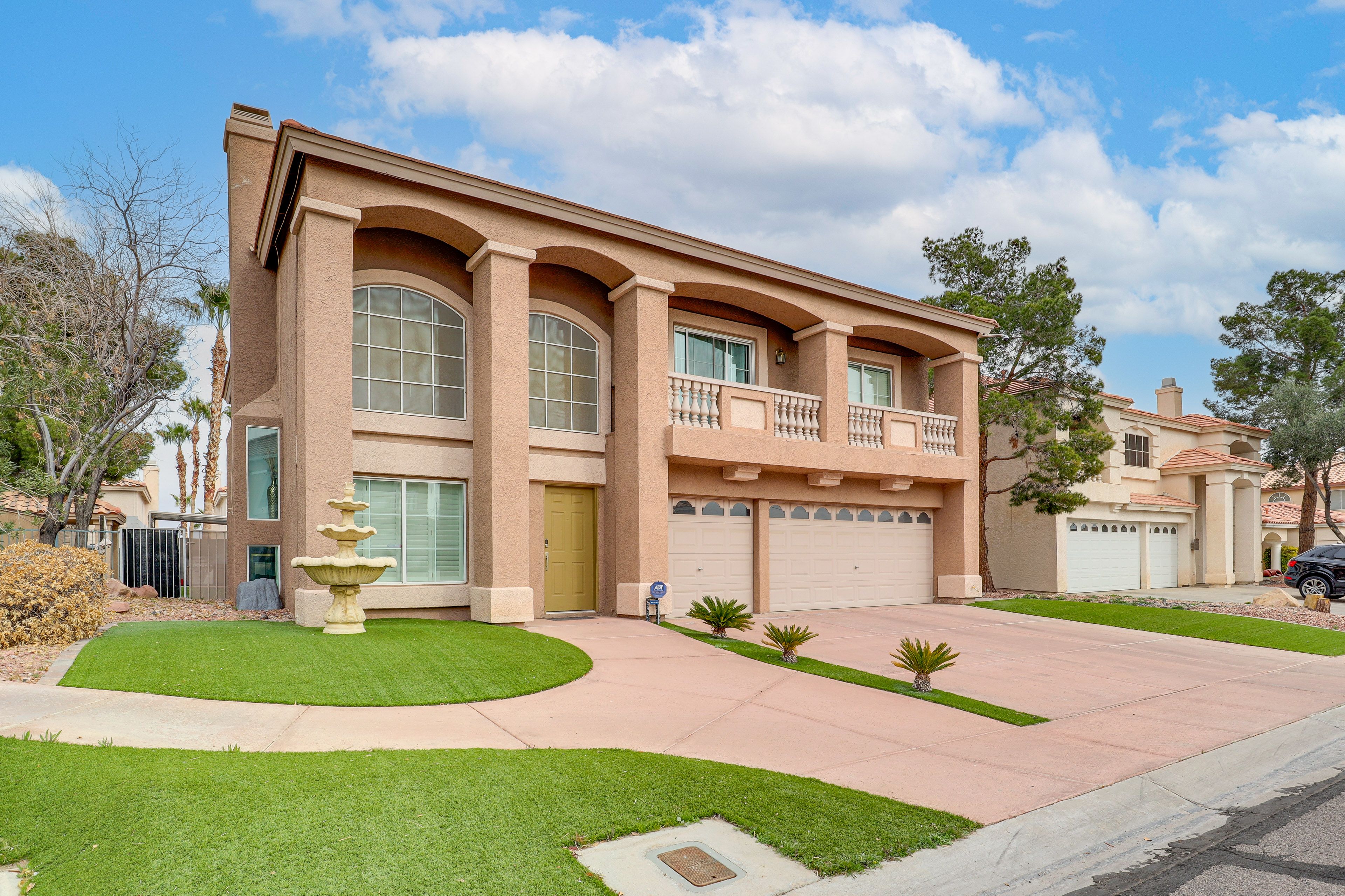 Parking | Garage (2 Vehicles, Guests Who Book 3+ Months) | Driveway (3 Vehicles)