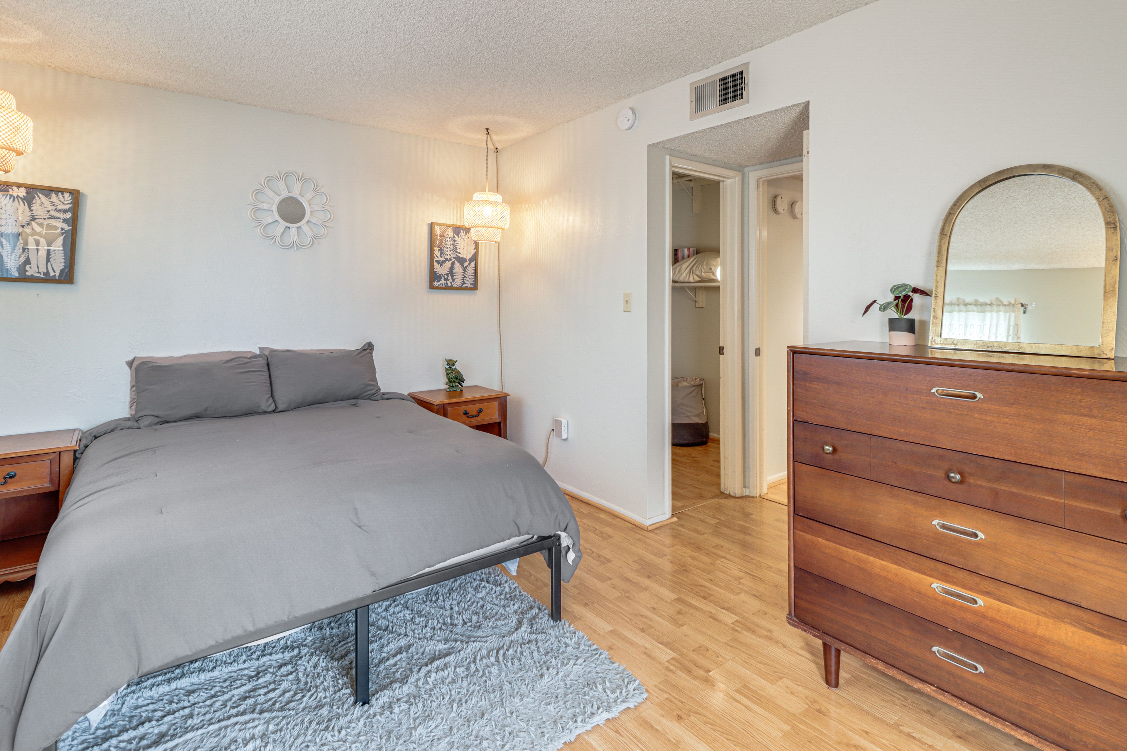 Bedroom | Full Bed