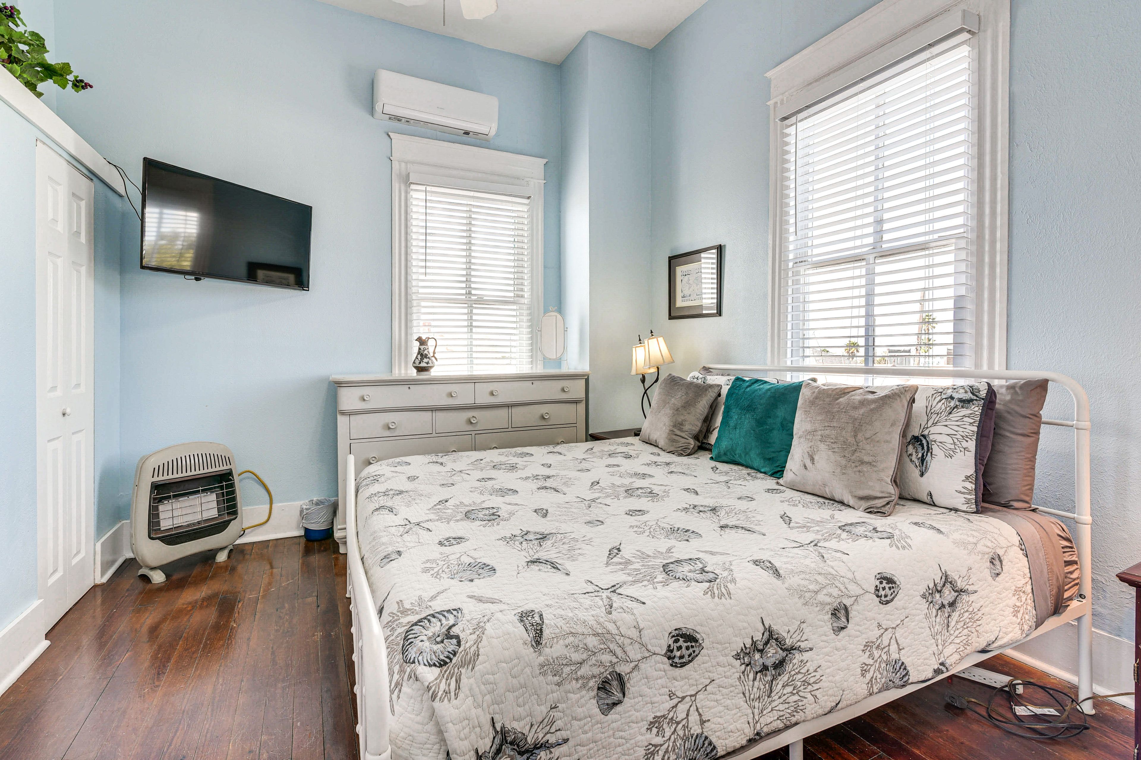 Bedroom 2 | Queen Bed | 2nd Floor