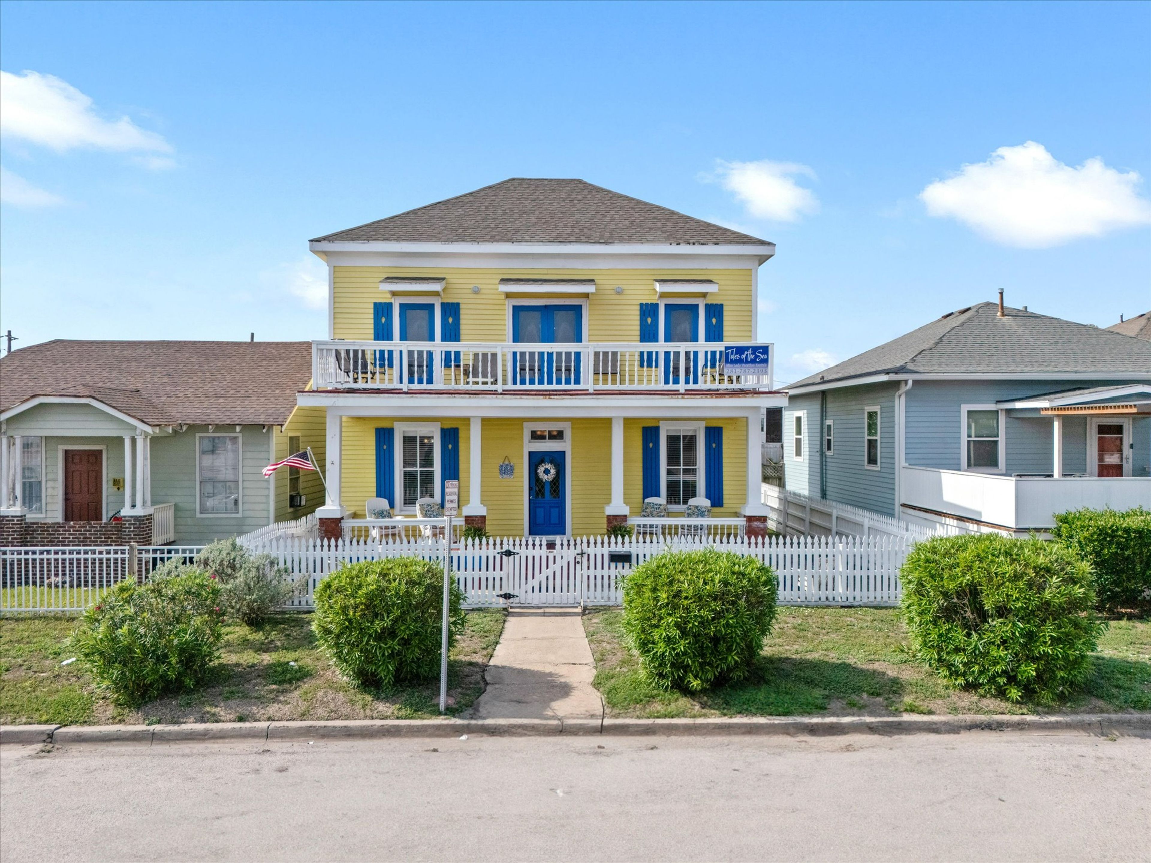 Exterior | Alley Parking (1 Vehicle) | Street Parking (2 Vehicles)