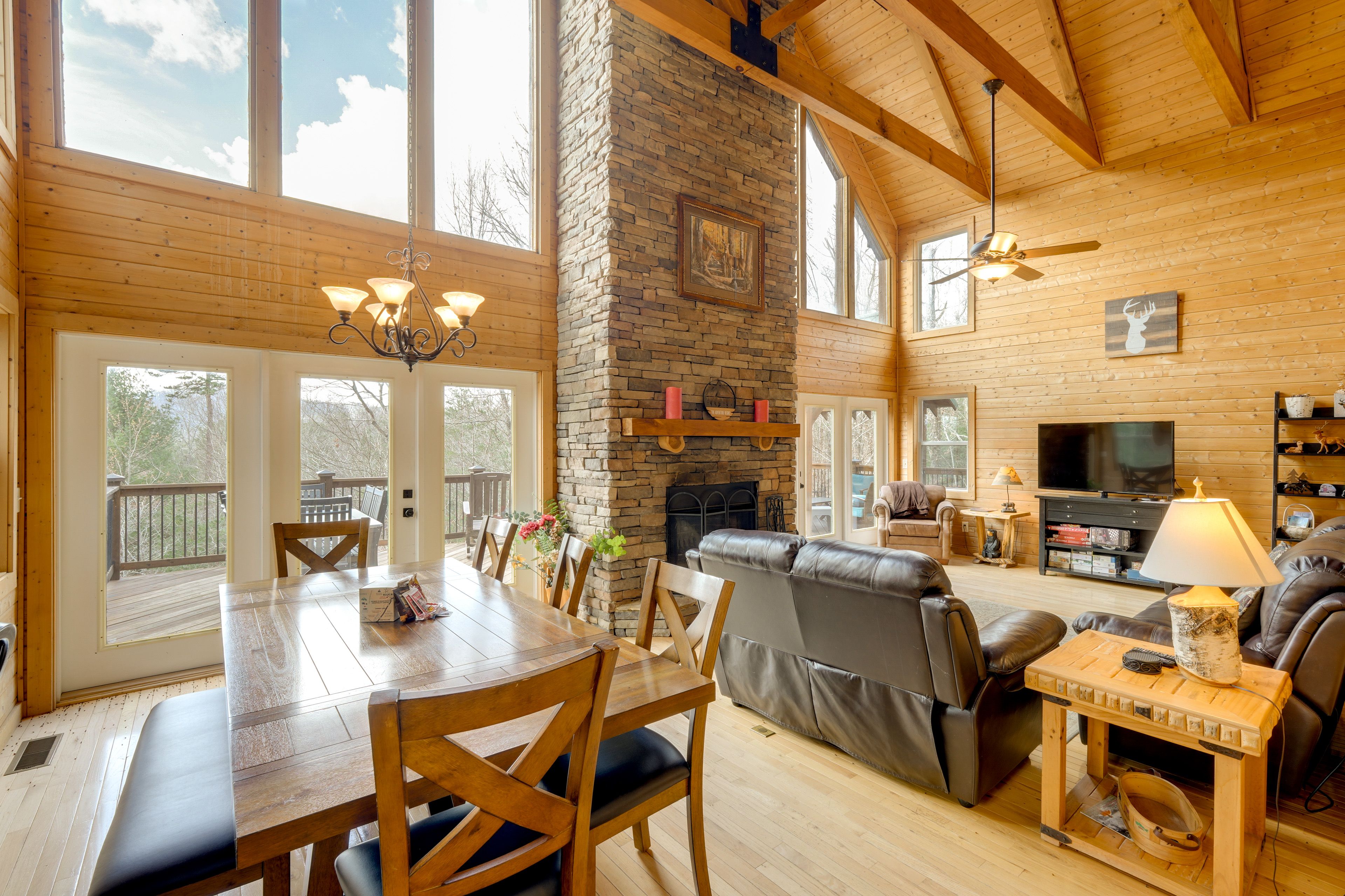 Dining Area | Main Floor | Dishes & Flatware Provided