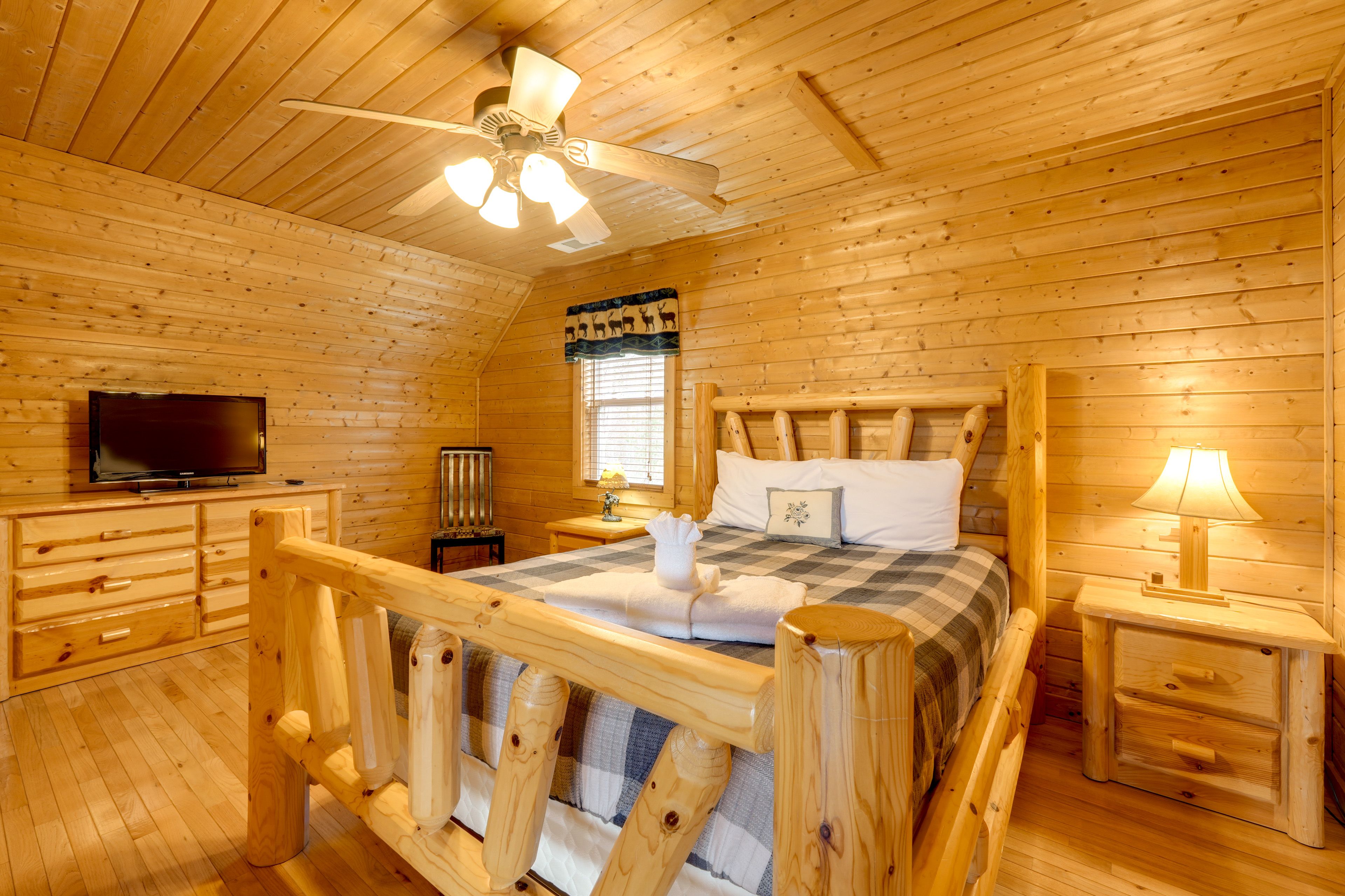 Bedroom 2 | Queen Bed | 2nd Floor