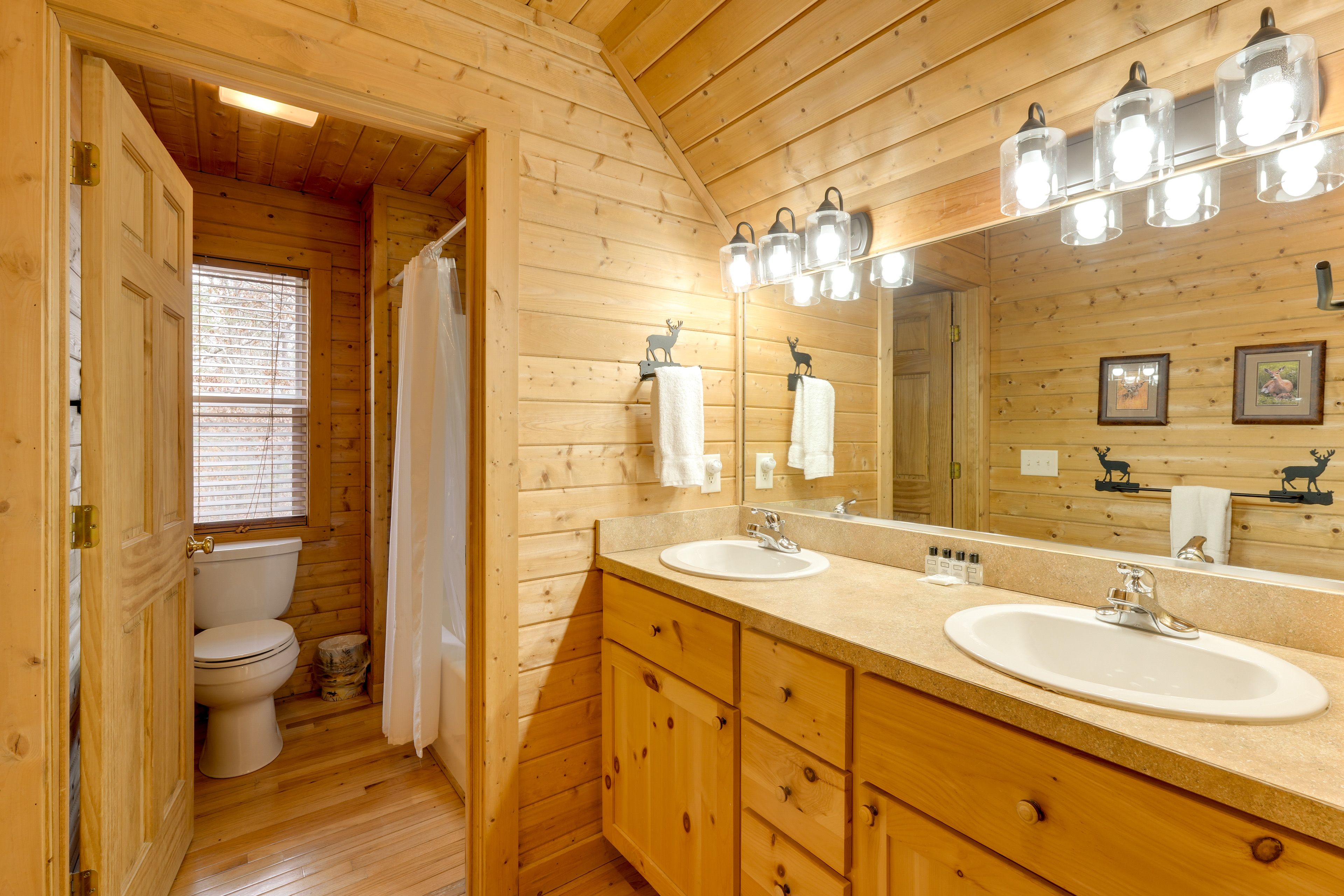 Full Bathroom | 2nd Floor