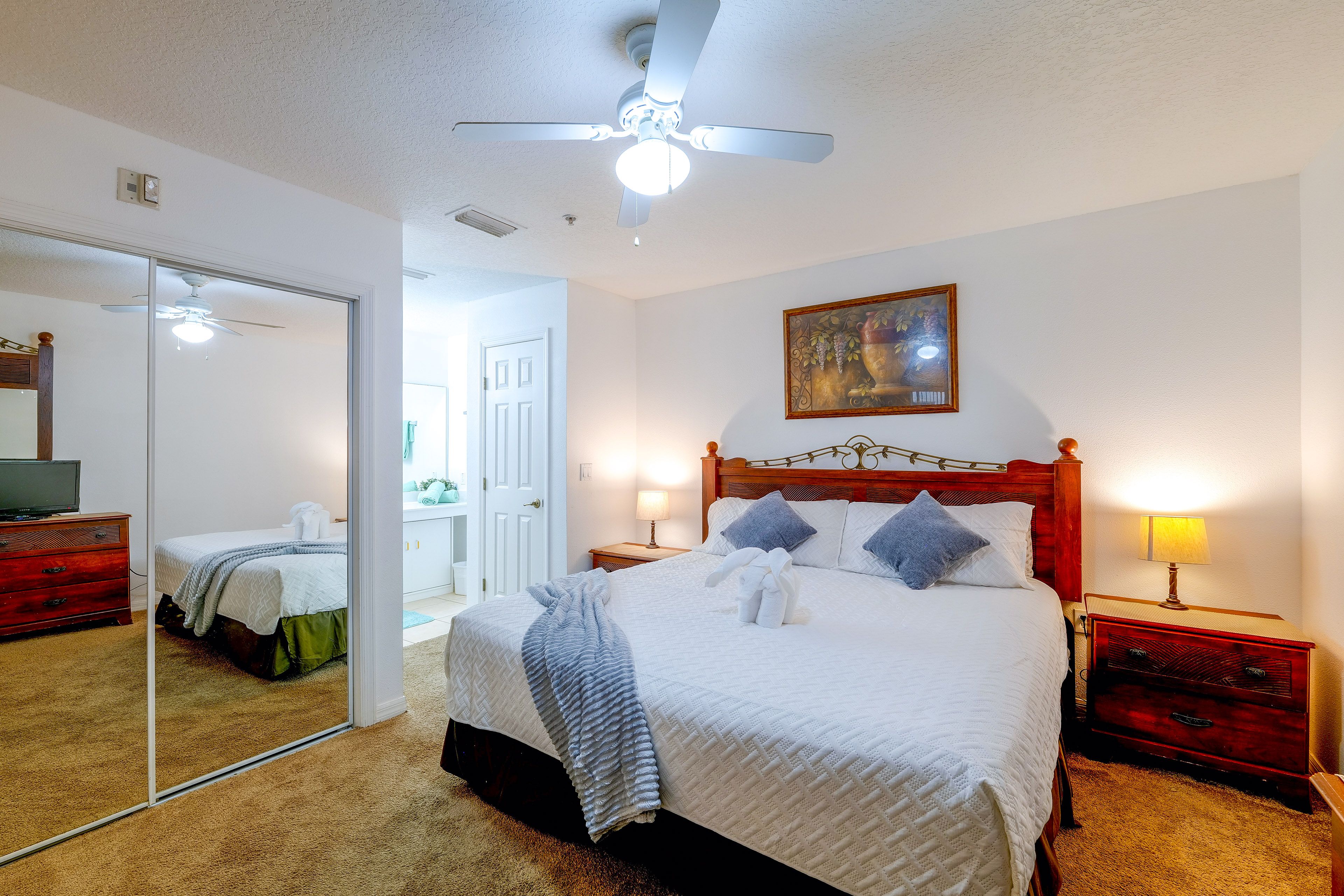 Bedroom 1 | King Bed