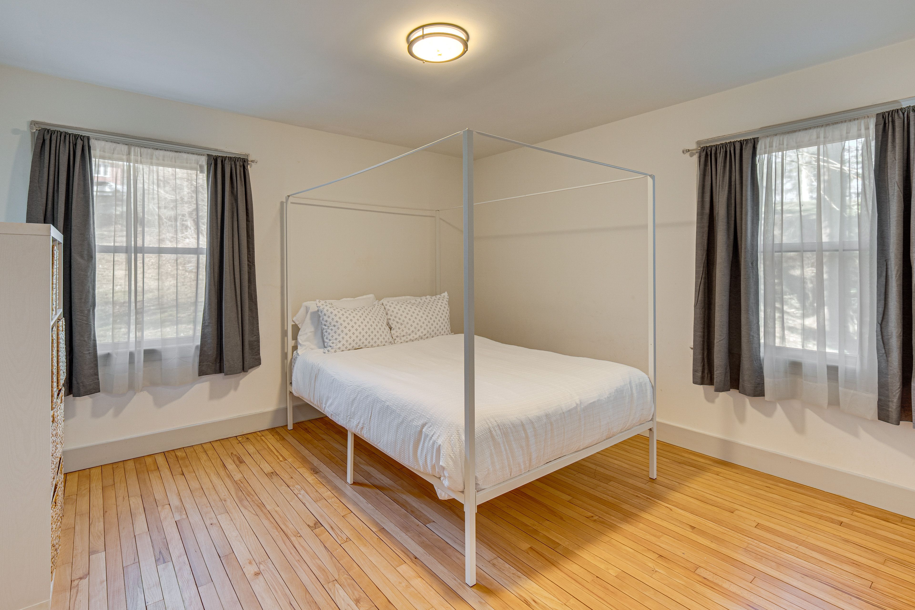 Bedroom 2 | Queen Bed