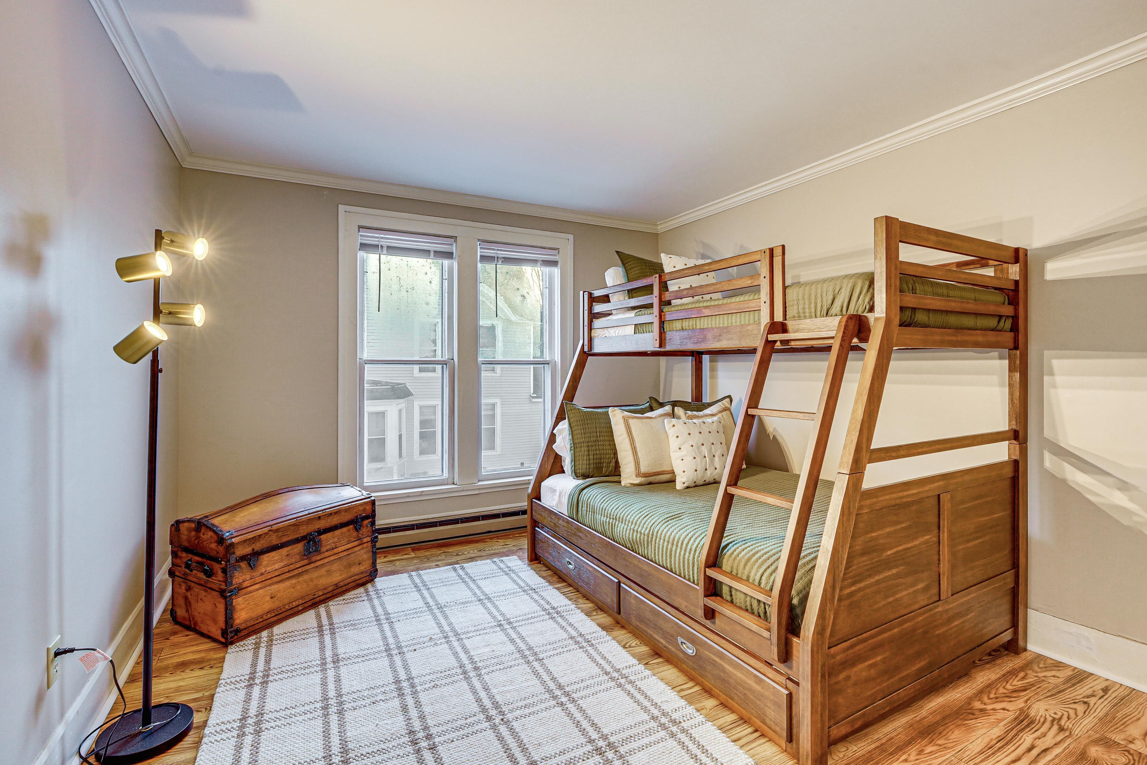 Bedroom 2 | Twin/Full Bunk Bed w/ Twin Trundle | 2nd Floor