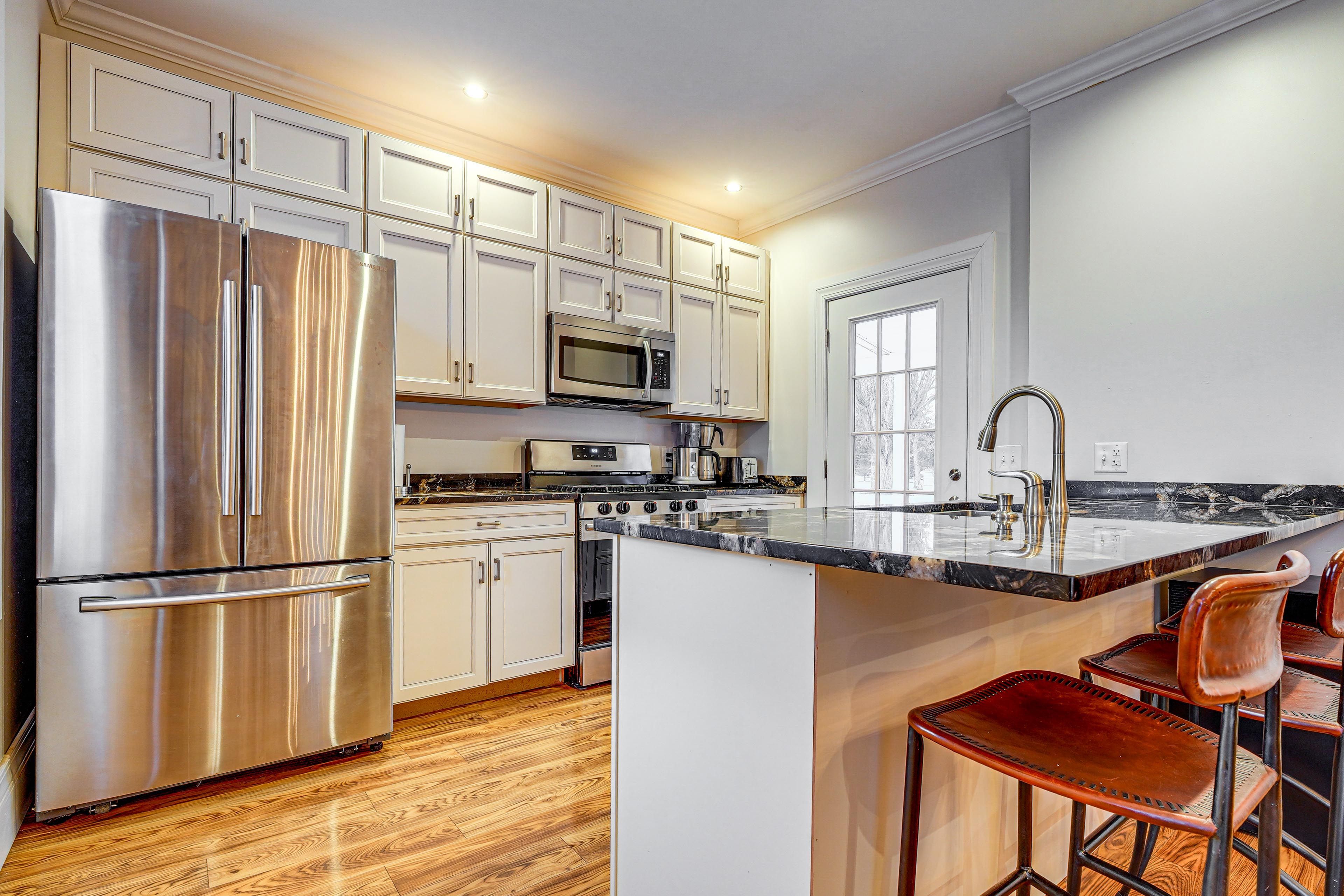 Kitchen | Breakfast Bar | Coffee Maker | 1st Floor