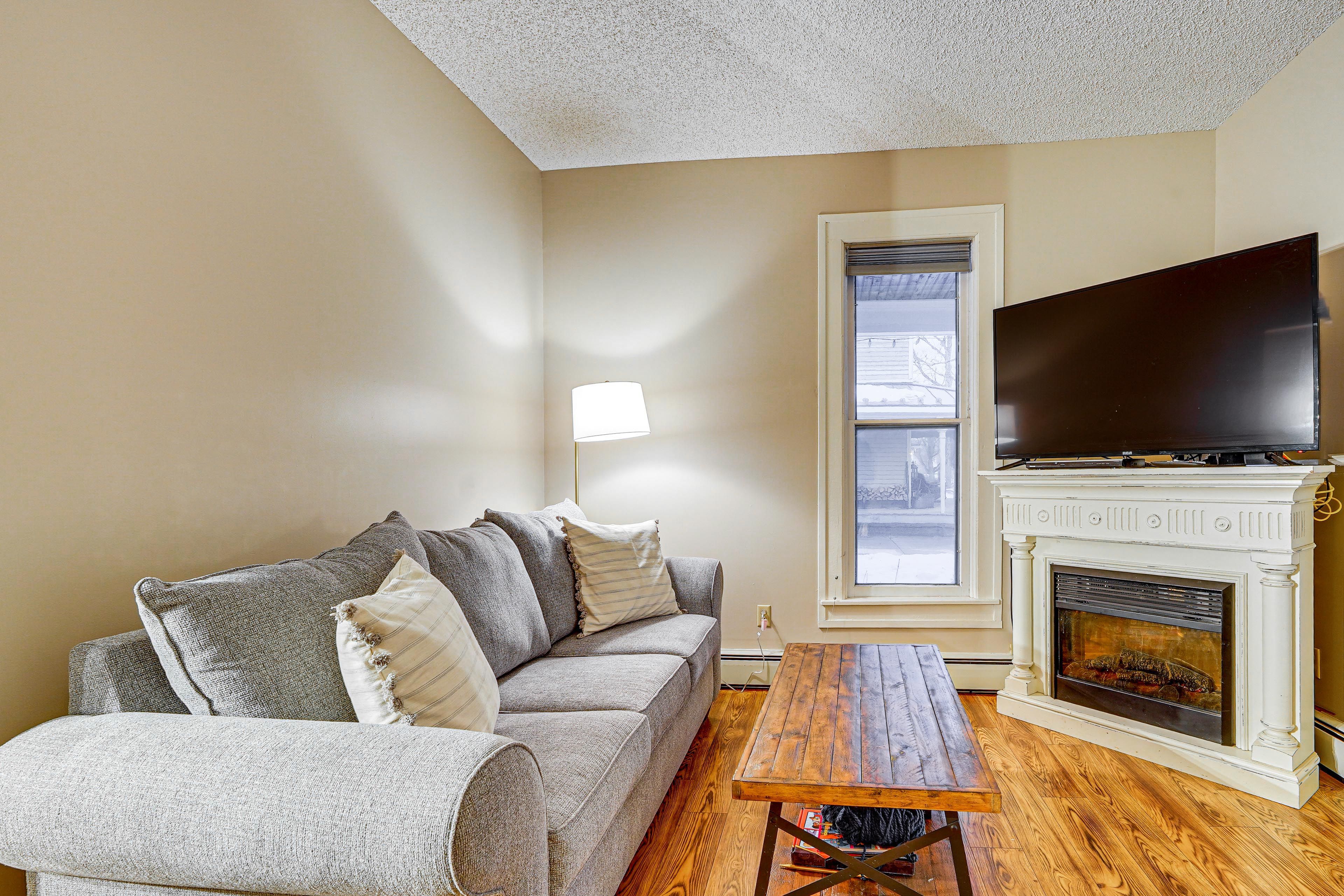 Living Room | Free WiFi | Smart TV